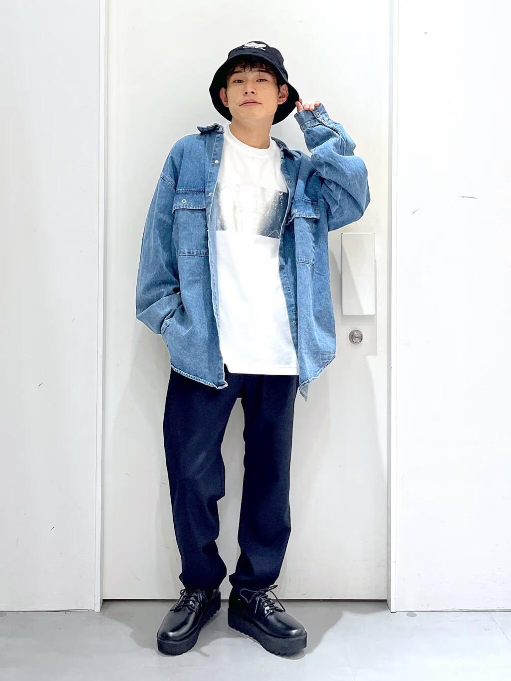 LAKOLEの箔プリントT長袖を使ったコーディネートを紹介します。｜Rakuten Fashion(楽天ファッション／旧楽天ブランドアベニュー)4572360