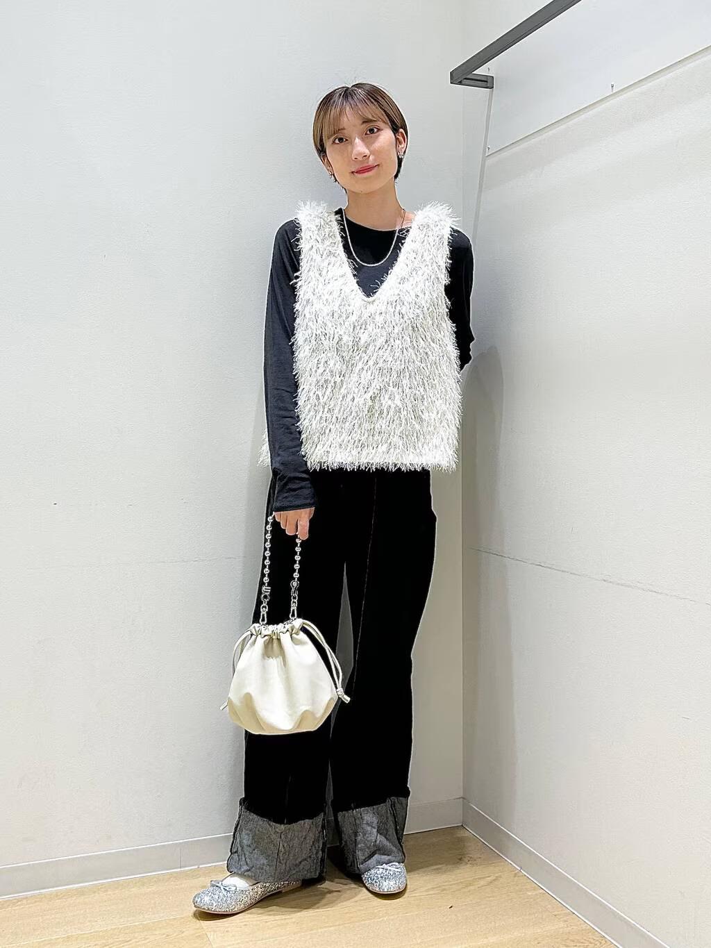 LAKOLEのロールアップワイドデニムを使ったコーディネートを紹介します。｜Rakuten Fashion(楽天ファッション／旧楽天ブランドアベニュー)4572364