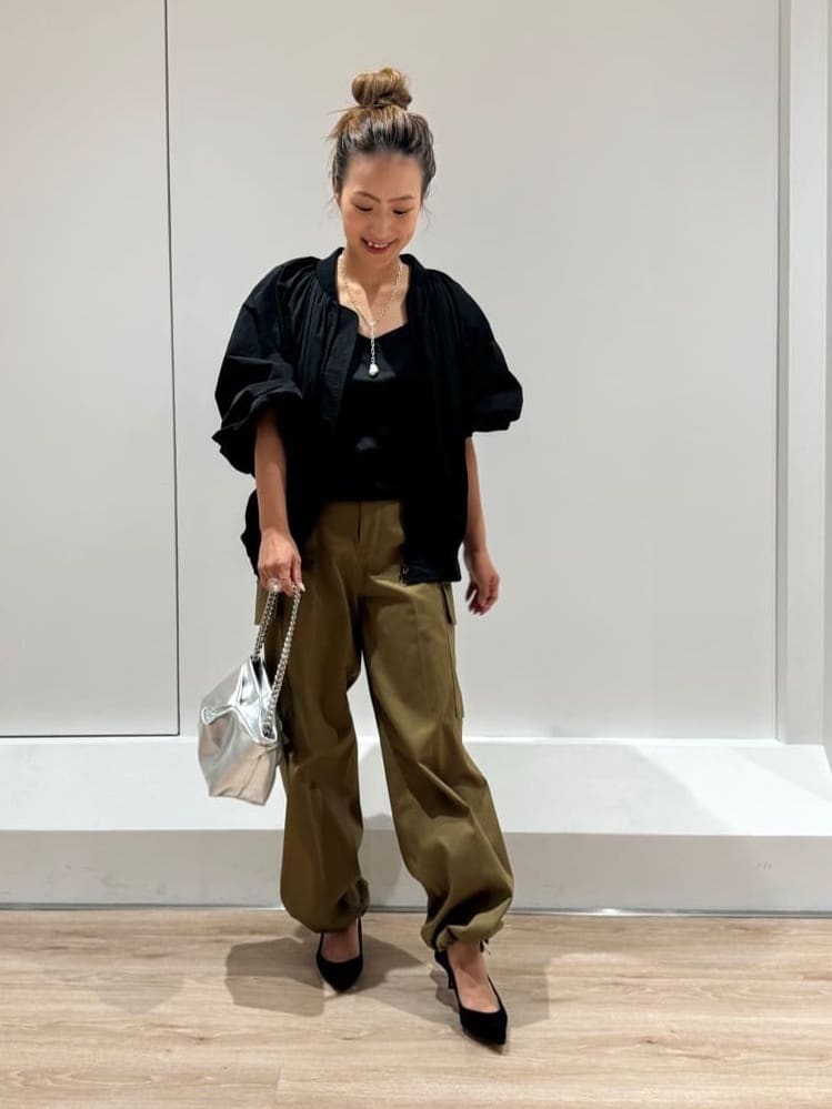 1er Arrondissementのコットンツイルカーゴパンツを使ったコーディネートを紹介します。｜Rakuten Fashion(楽天ファッション／旧楽天ブランドアベニュー)4573457