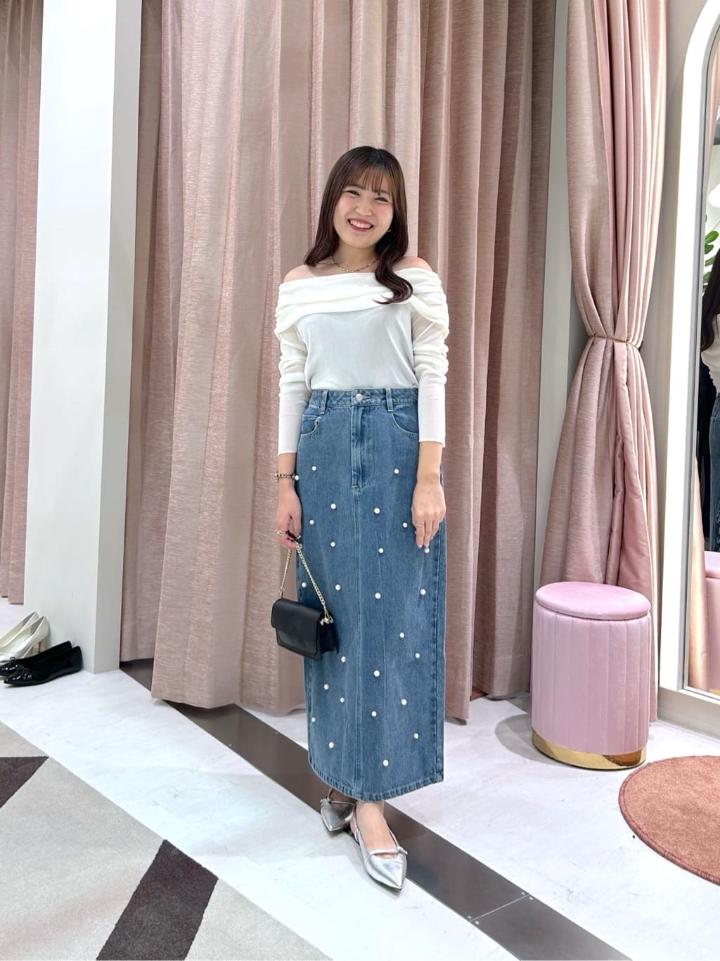 La boutique BonBonの【女子力UP】フロッキーチュールオフショル  