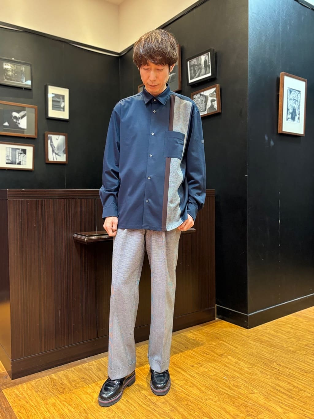 TAKEO KIKUCHIの【バイカラー】バーチカル切替 ジャージシャツを使ったコーディネートを紹介します。｜Rakuten Fashion(楽天ファッション／旧楽天ブランドアベニュー)4586577