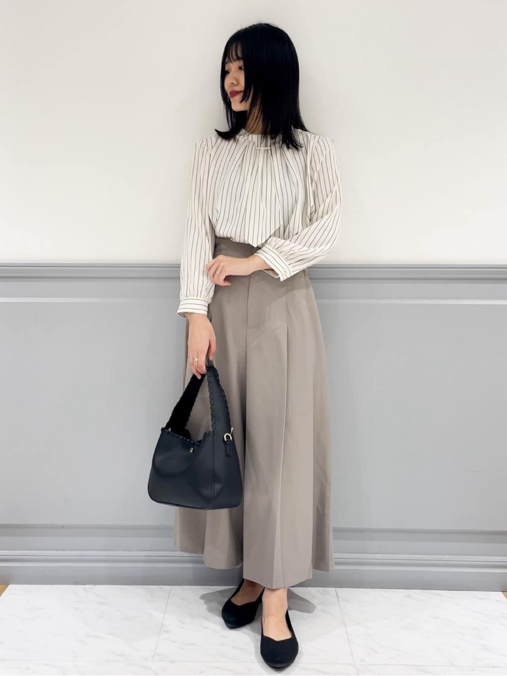 groveのサイドバックルスカートパンツを使ったコーディネートを紹介します。｜Rakuten Fashion(楽天ファッション／旧楽天ブランドアベニュー)4587154