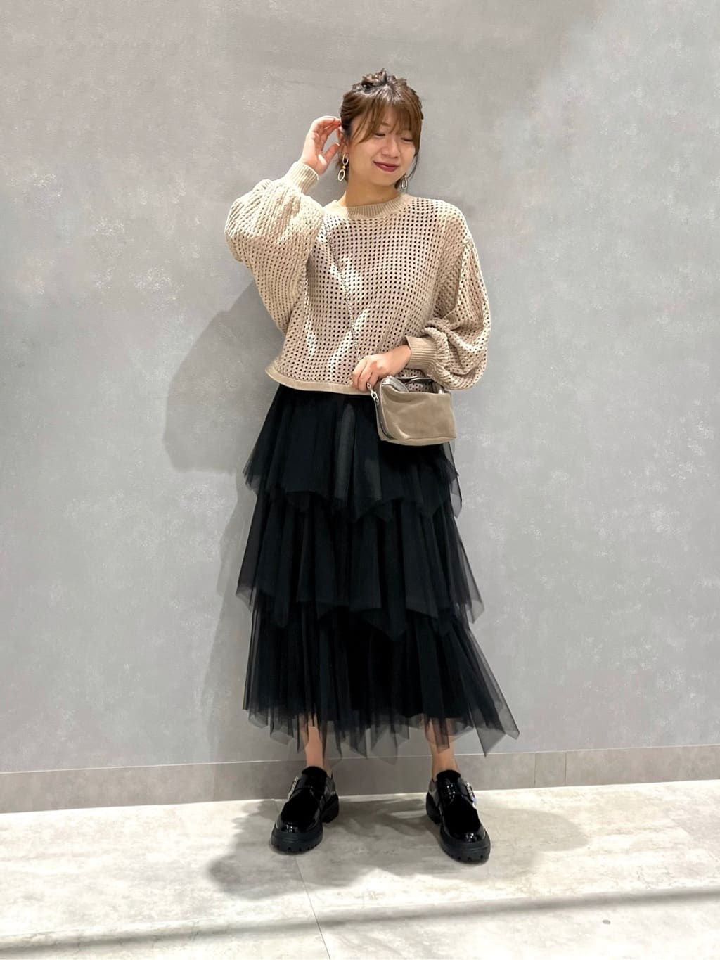 Vinのボリュームスリーブメッシュモールニットを使ったコーディネートを紹介します。｜Rakuten Fashion(楽天ファッション／旧楽天ブランドアベニュー)4588012