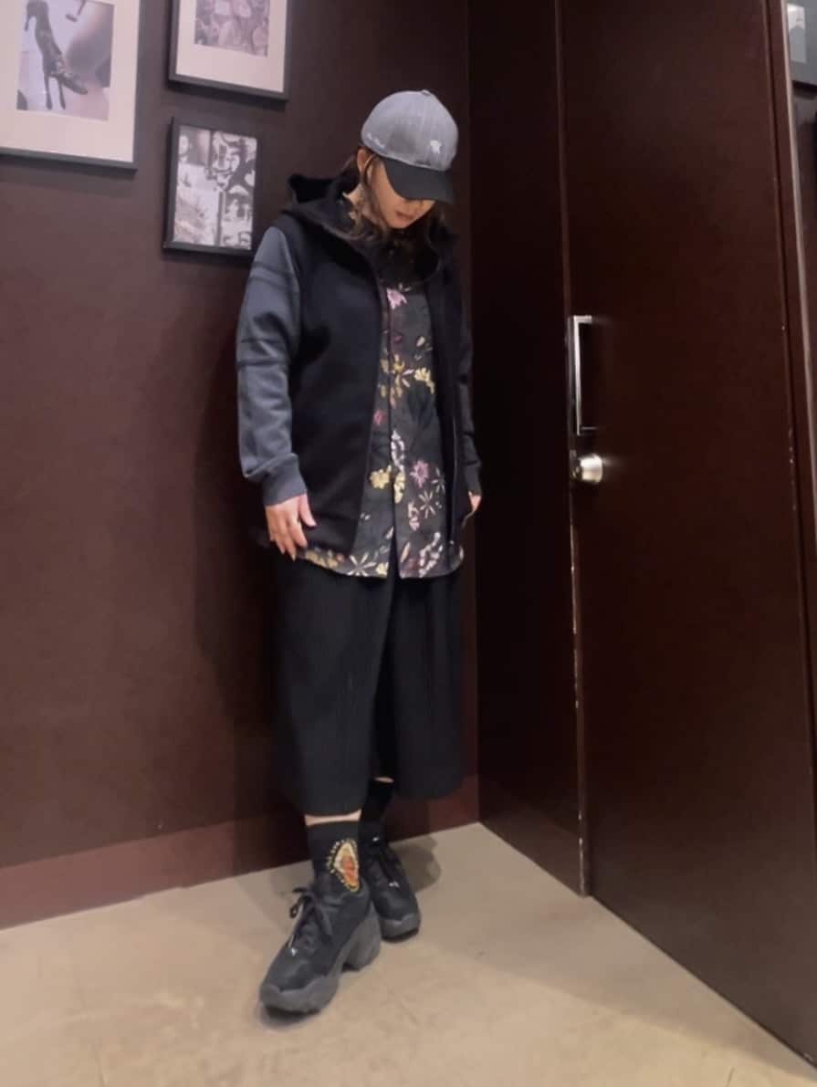 TAKEO KIKUCHIの【Made in JAPAN】ニットスリーブ ジップアップ パーカを使ったコーディネートを紹介します。｜Rakuten Fashion(楽天ファッション／旧楽天ブランドアベニュー)4591830