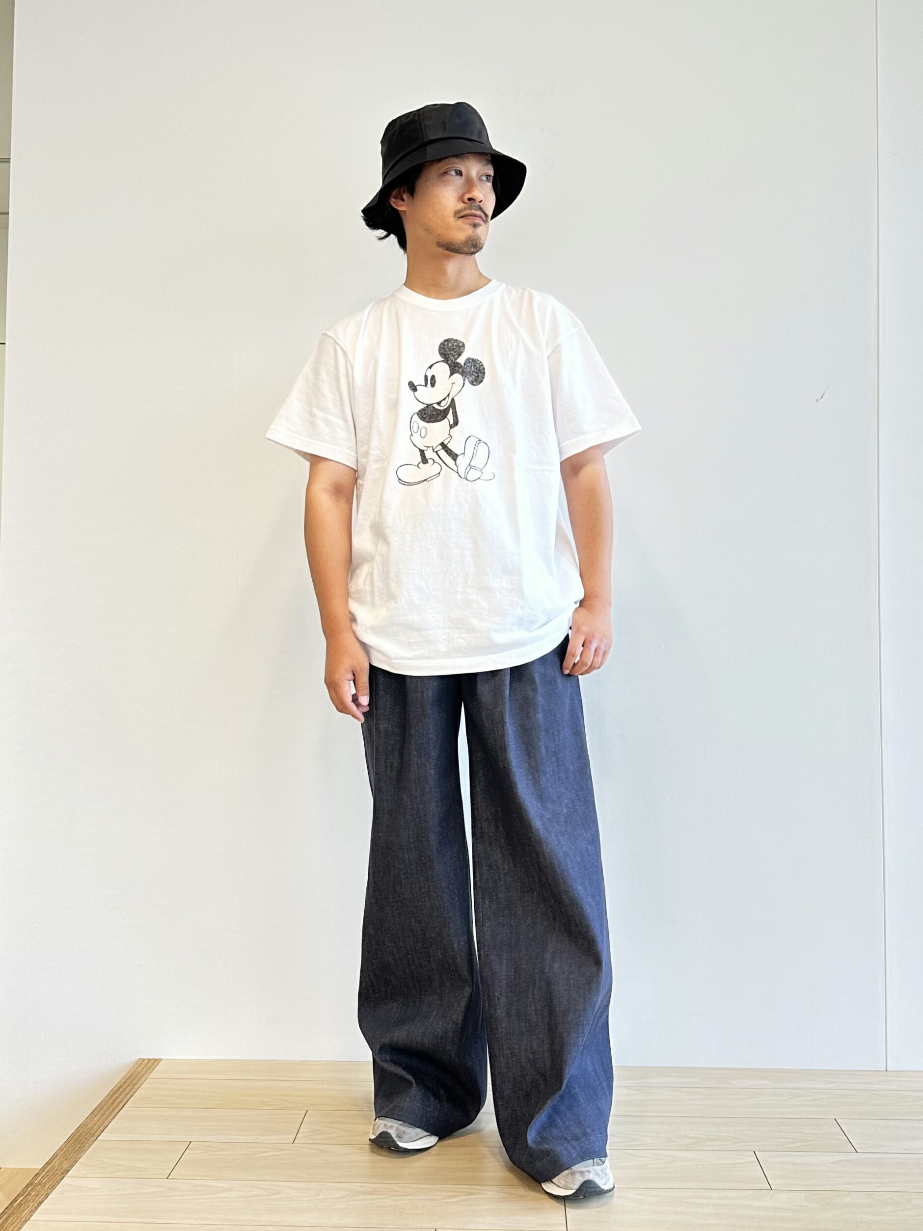 LOVELESSの2タックバギーデニムを使ったコーディネートを紹介します。｜Rakuten Fashion(楽天ファッション／旧楽天ブランドアベニュー)4601020