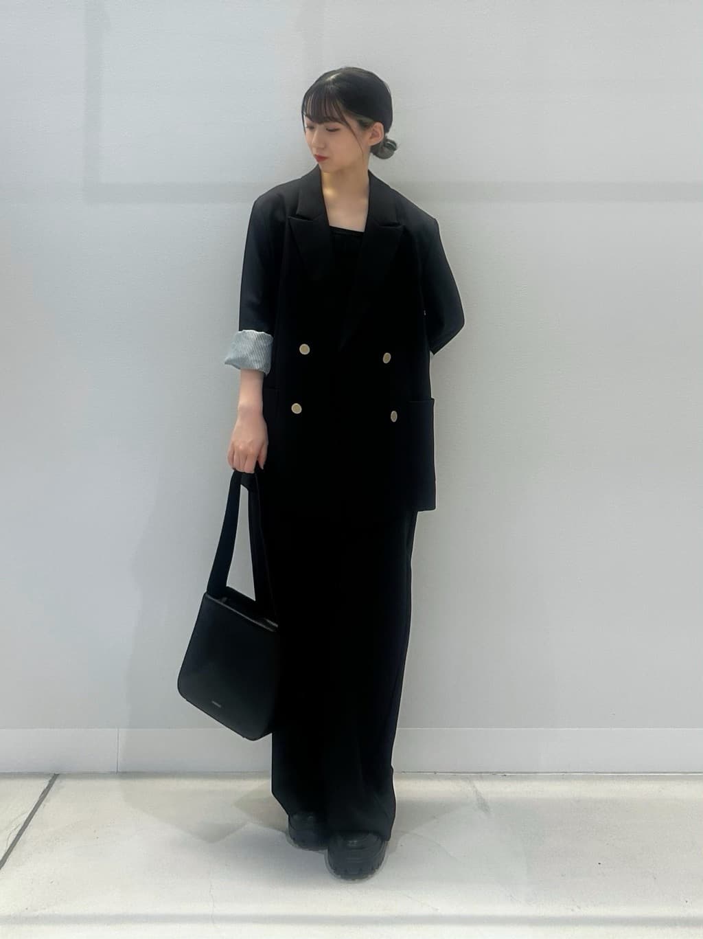 Vinのダブルブレストテーラードジャケットを使ったコーディネートを紹介します。｜Rakuten Fashion(楽天ファッション／旧楽天ブランドアベニュー)4604329