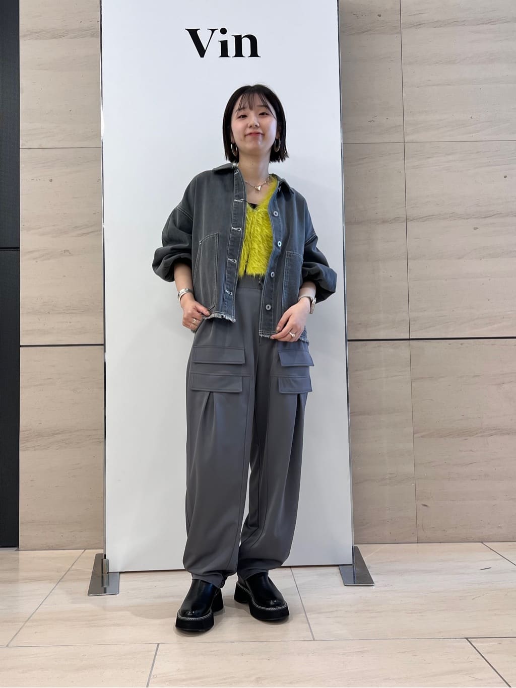 Vinのボリュームスリーブデニムジャケットを使ったコーディネートを紹介します。｜Rakuten Fashion(楽天ファッション／旧楽天ブランドアベニュー)4606644