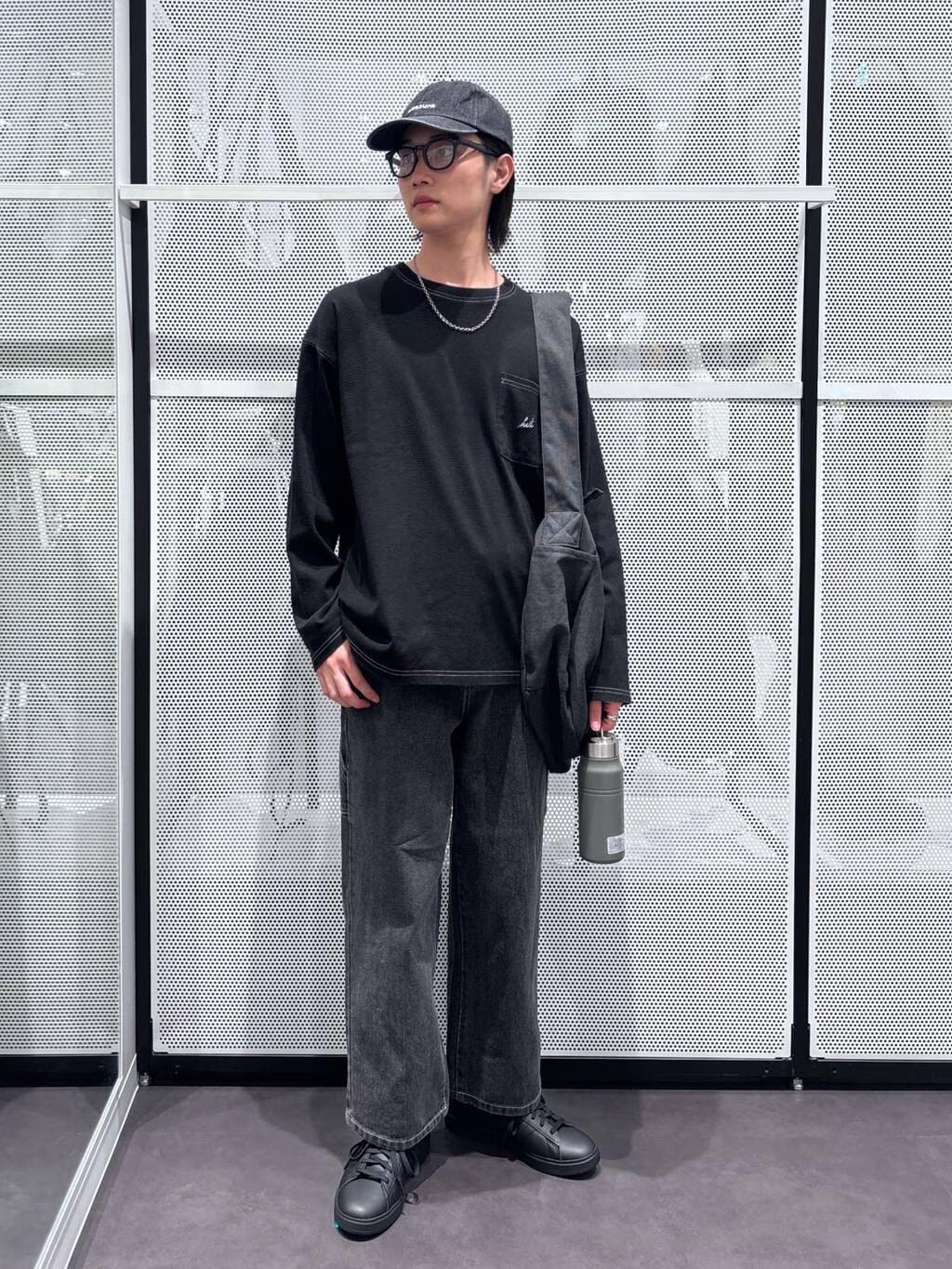 LAKOLEのペインターデニムパンツを使ったコーディネートを紹介します。｜Rakuten Fashion(楽天ファッション／旧楽天ブランドアベニュー)4608101