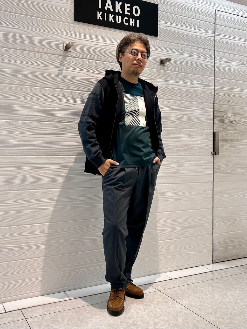 TAKEO KIKUCHIの【Made in JAPAN】ニットスリーブ ジップアップ パーカを使ったコーディネートを紹介します。｜Rakuten Fashion(楽天ファッション／旧楽天ブランドアベニュー)4608767