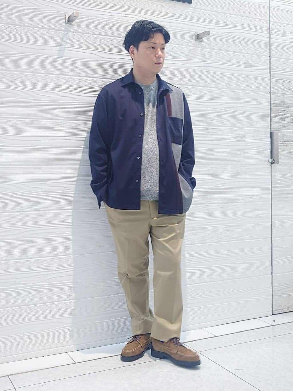 TAKEO KIKUCHIの【オフィスカジュアル対応】ドレス チノパンツを使ったコーディネートを紹介します。｜Rakuten Fashion(楽天ファッション／旧楽天ブランドアベニュー)4609053