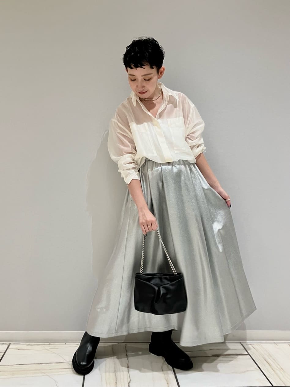 1er Arrondissementのメタリックツイルスカートを使ったコーディネートを紹介します。｜Rakuten Fashion(楽天ファッション／旧楽天ブランドアベニュー)4609301