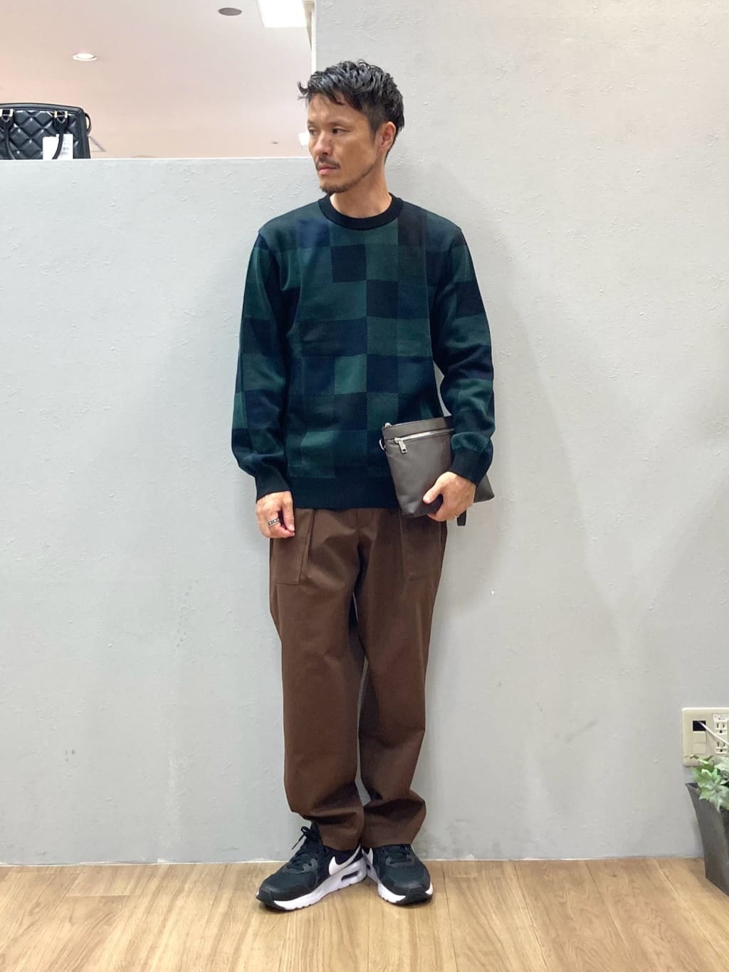 TAKEO KIKUCHIのチェック柄 プルオーバー ニットを使ったコーディネートを紹介します。｜Rakuten Fashion(楽天ファッション／旧楽天ブランドアベニュー)4609651