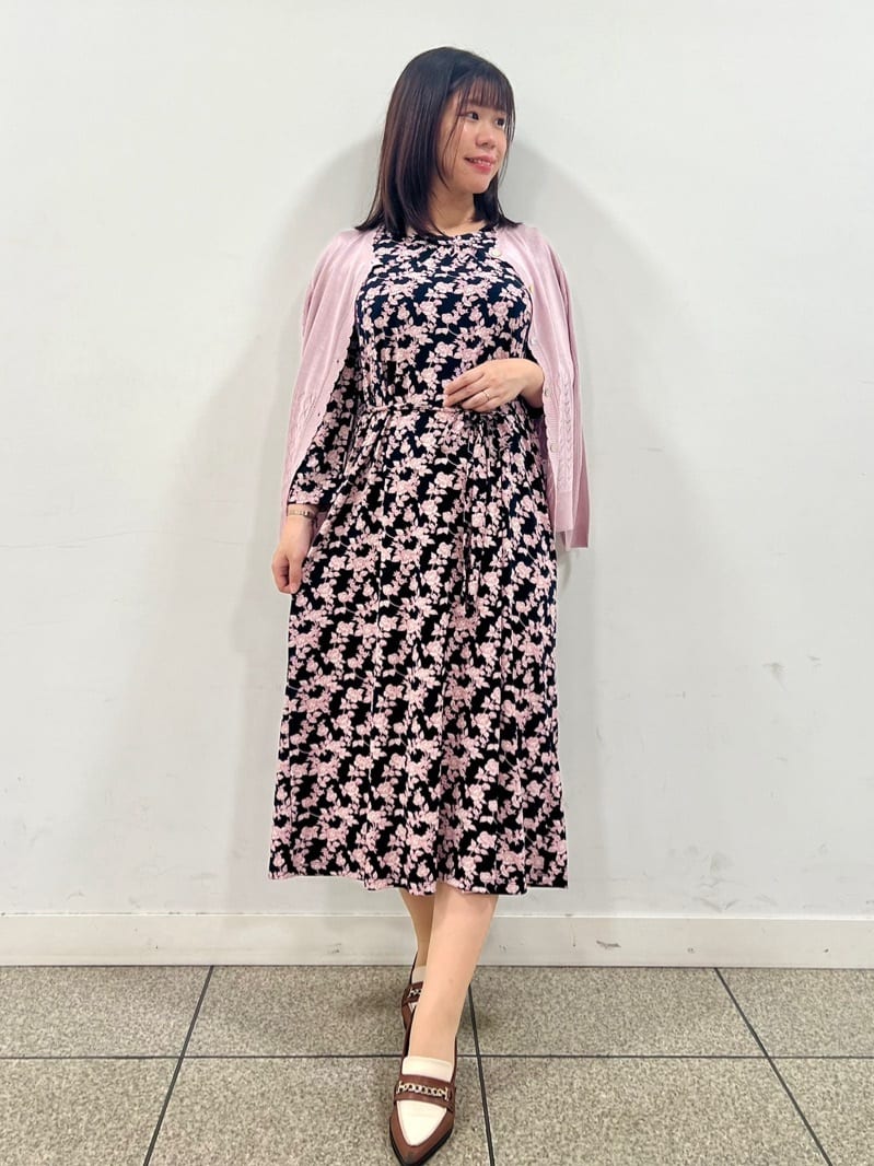 LAURA ASHLEYの透かし編みニットカーディガンを使ったコーディネートを紹介します。｜Rakuten Fashion(楽天ファッション／旧楽天ブランドアベニュー)4613341