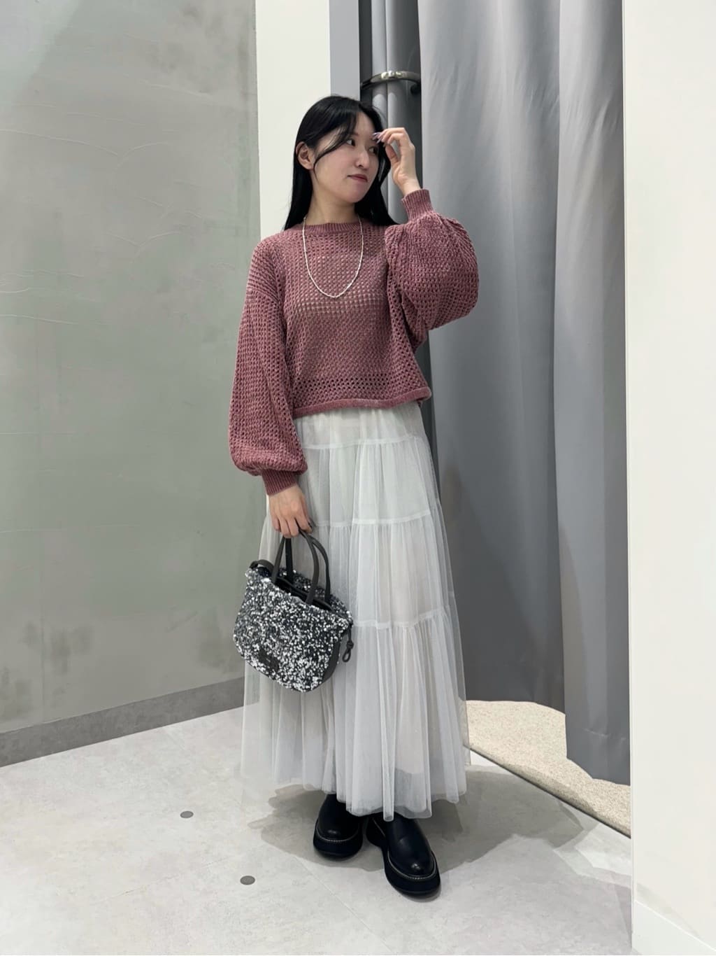 Vinのボリュームスリーブメッシュモールニットを使ったコーディネートを紹介します。｜Rakuten Fashion(楽天ファッション／旧楽天ブランドアベニュー)4614571