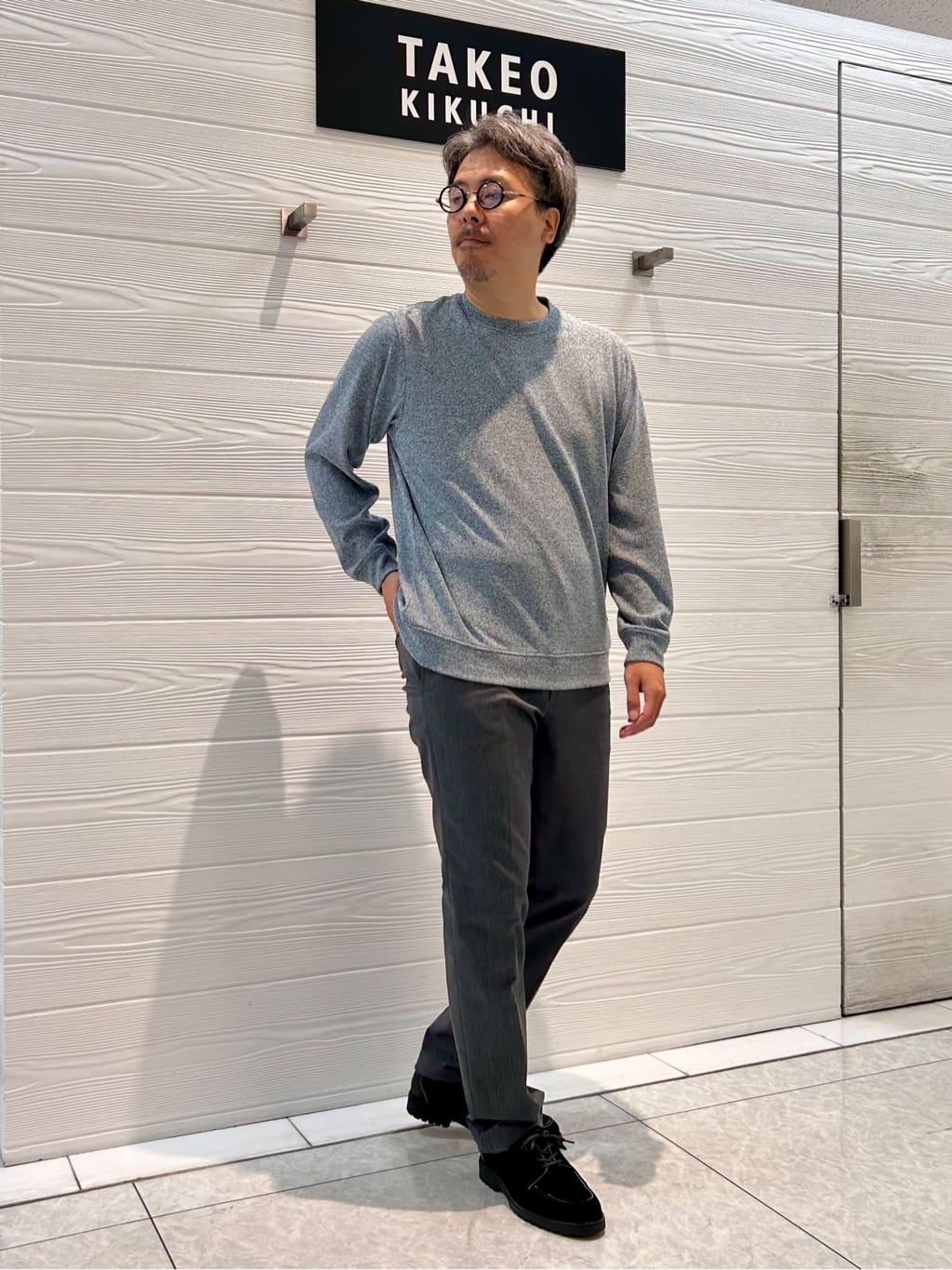 TAKEO KIKUCHIの【オフィスカジュアル対応】ドレス チノパンツを使ったコーディネートを紹介します。｜Rakuten Fashion(楽天ファッション／旧楽天ブランドアベニュー)4617379