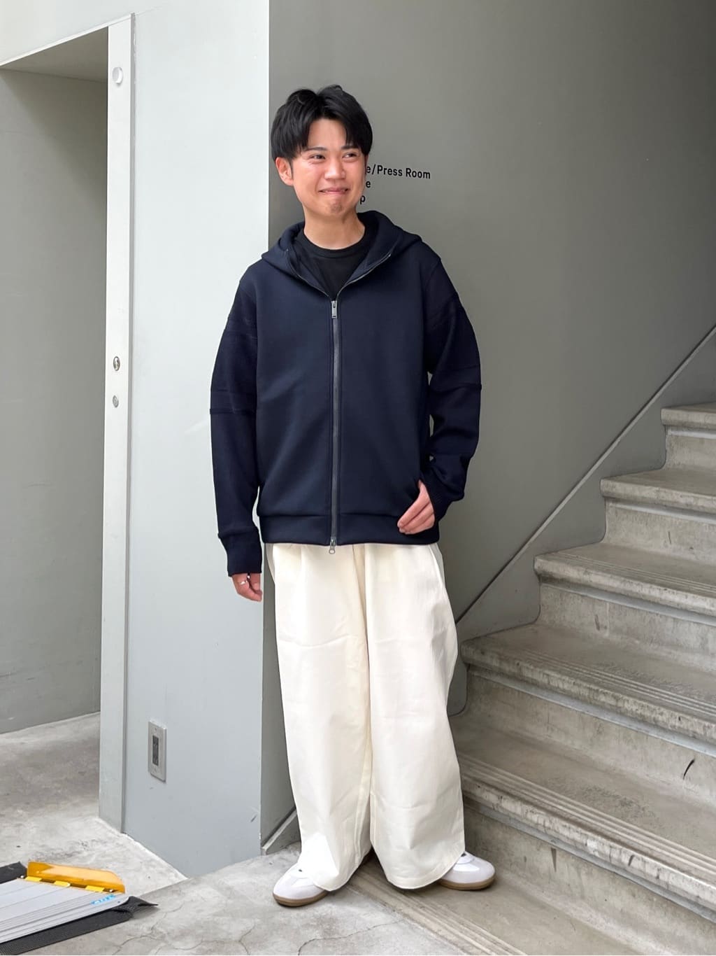 TAKEO KIKUCHIの【Made in JAPAN】ニットスリーブ ジップアップ パーカを使ったコーディネートを紹介します。｜Rakuten Fashion(楽天ファッション／旧楽天ブランドアベニュー)4618299