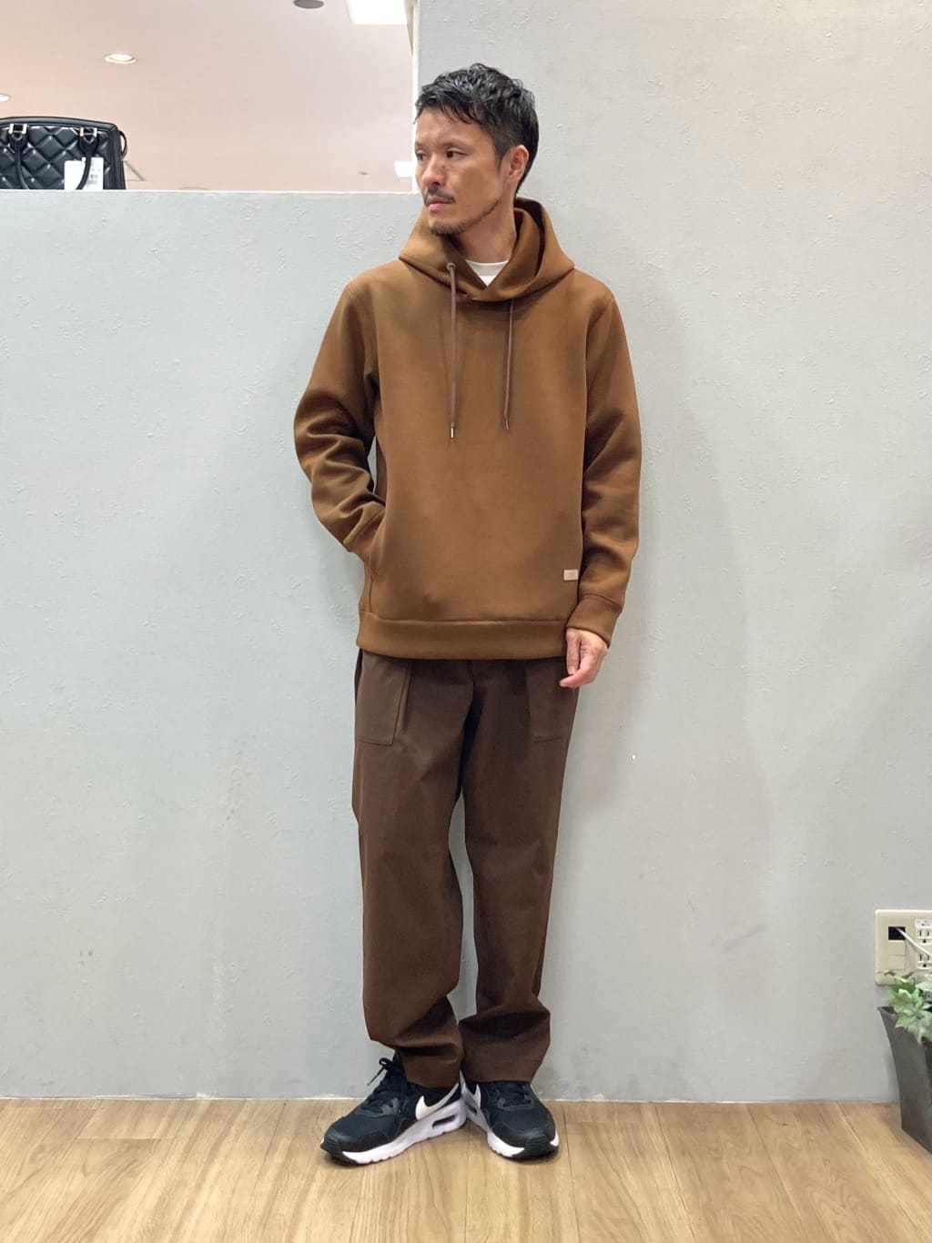 TAKEO KIKUCHIの【Made in JAPAN】エアダン プルオーバー パーカを使ったコーディネートを紹介します。｜Rakuten Fashion(楽天ファッション／旧楽天ブランドアベニュー)4624523