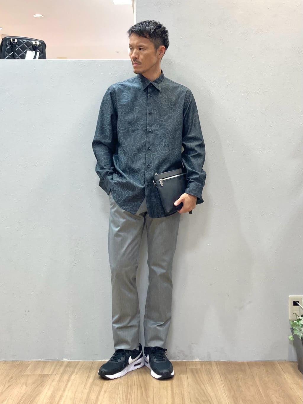 TAKEO KIKUCHIの【全7サイズ*8色展開!】トップマルチヘリンボン パンツを使ったコーディネートを紹介します。｜Rakuten Fashion(楽天ファッション／旧楽天ブランドアベニュー)4624526