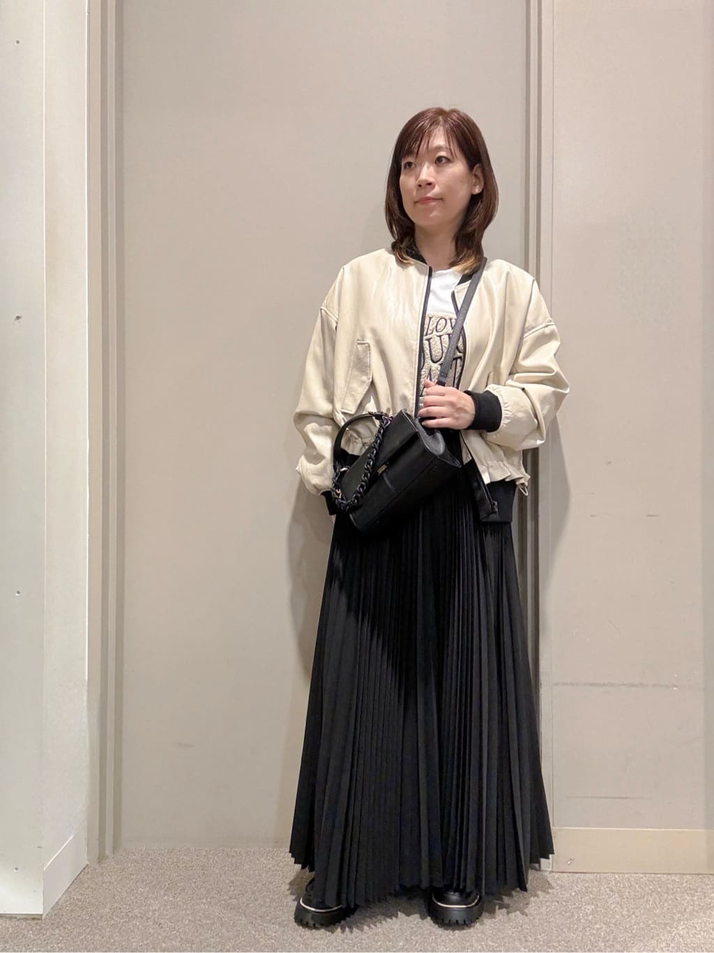 Vinのプリーツワイドパンツを使ったコーディネートを紹介します。｜Rakuten Fashion(楽天ファッション／旧楽天ブランドアベニュー)4628411