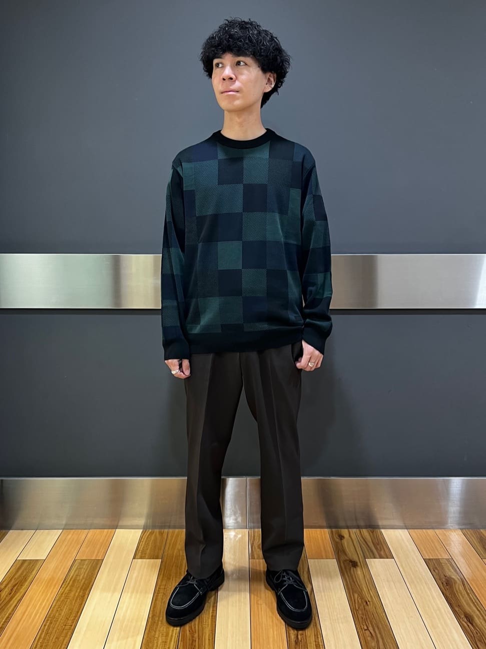 TAKEO KIKUCHIのチェック柄 プルオーバー ニットを使ったコーディネートを紹介します。｜Rakuten Fashion(楽天ファッション／旧楽天ブランドアベニュー)4634340