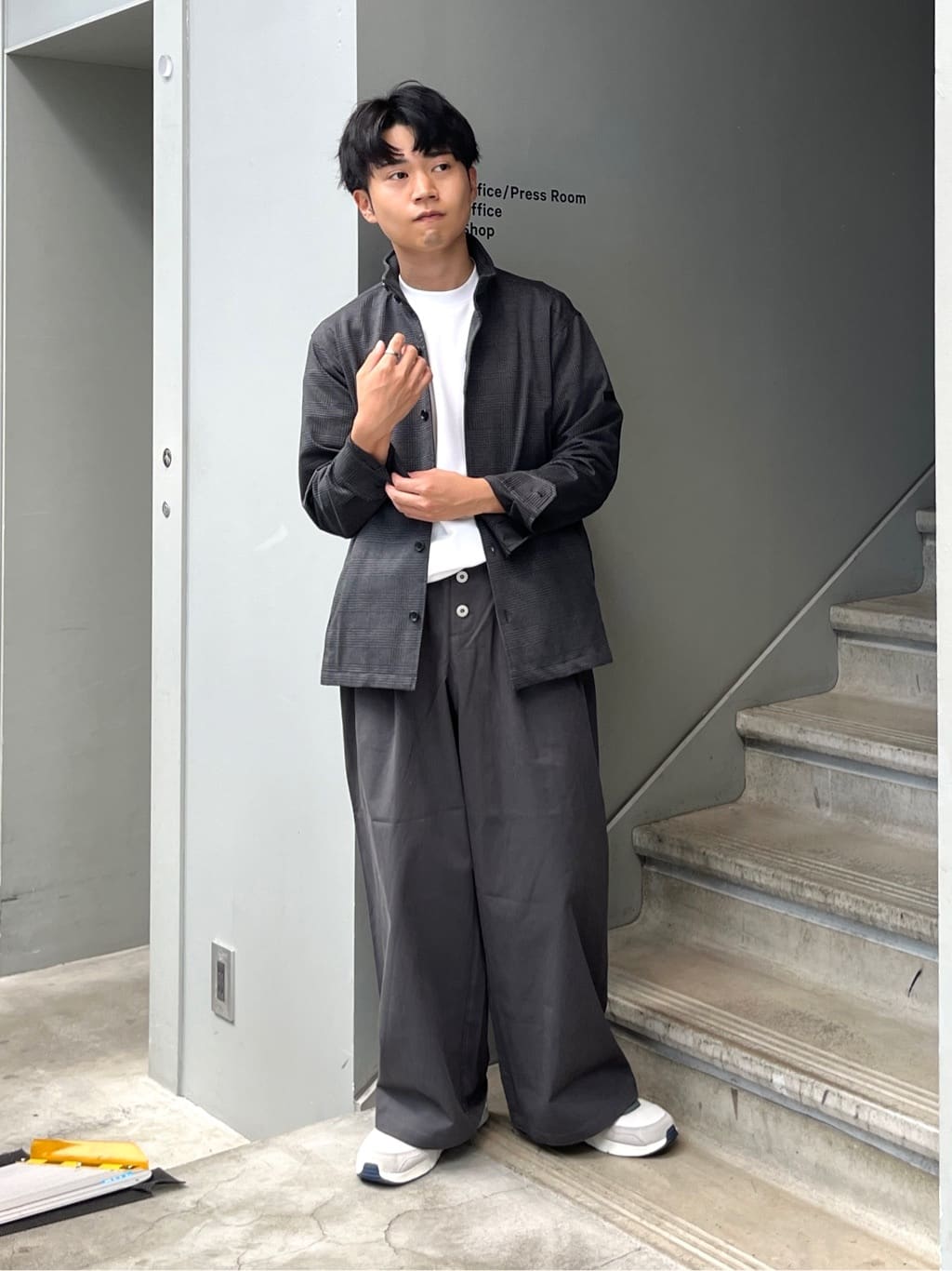 TAKEO KIKUCHIの【marudeorie】スタンドカラー グレンチェック シャツブルゾンを使ったコーディネートを紹介します。｜Rakuten Fashion(楽天ファッション／旧楽天ブランドアベニュー)4635547