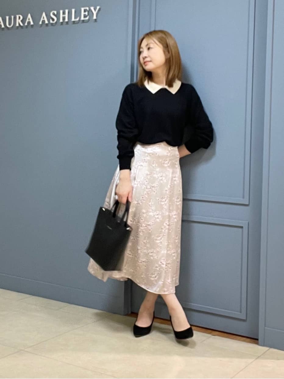 LAURA ASHLEYの【ショルダーストラップ付/合成皮革】縦型トートバッグを使ったコーディネートを紹介します。｜Rakuten Fashion(楽天ファッション／旧楽天ブランドアベニュー)4635851