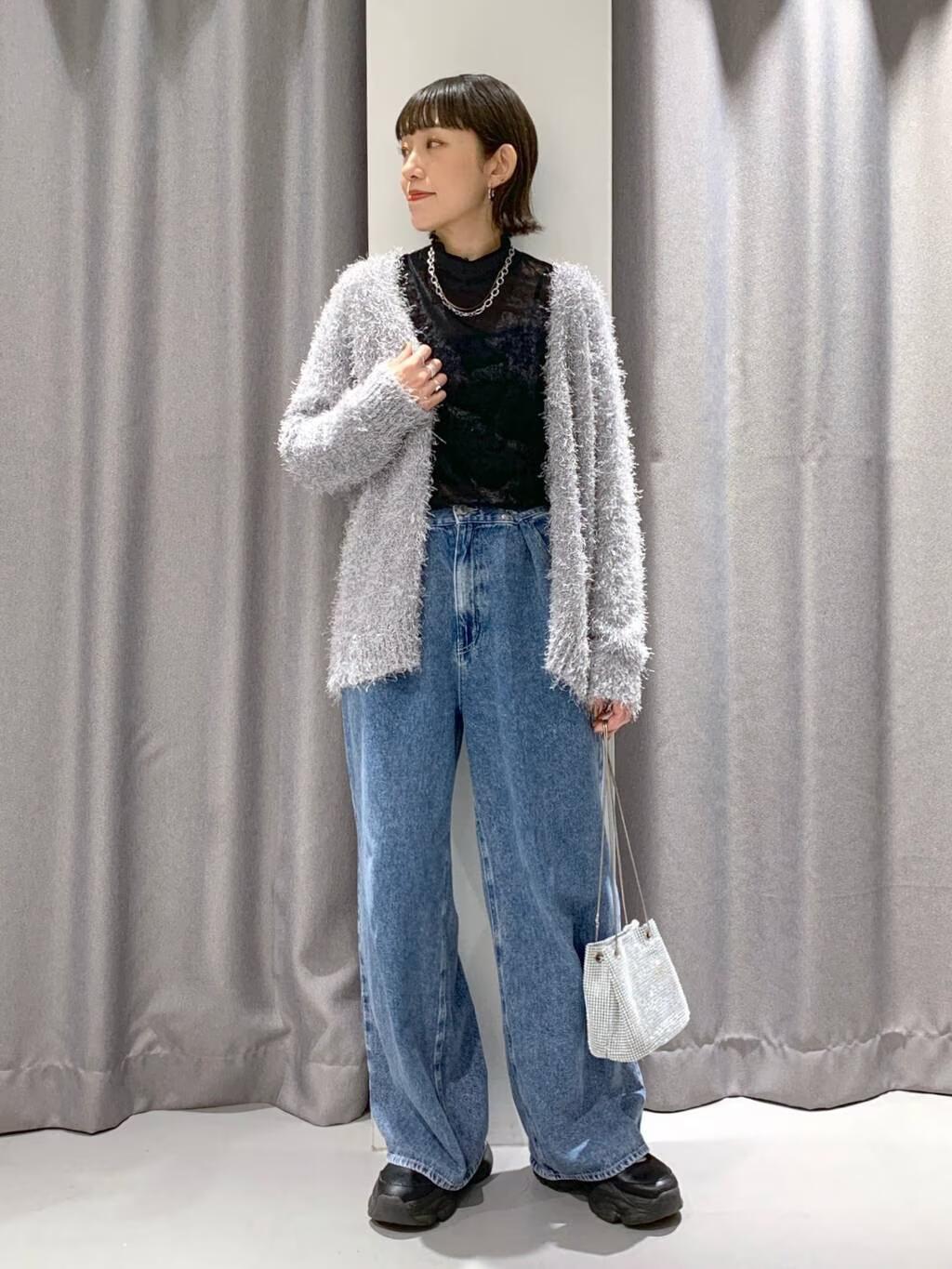 LAKOLEのラメフェザーVネックカーディガンを使ったコーディネートを紹介します。｜Rakuten Fashion(楽天ファッション／旧楽天ブランドアベニュー)4642181