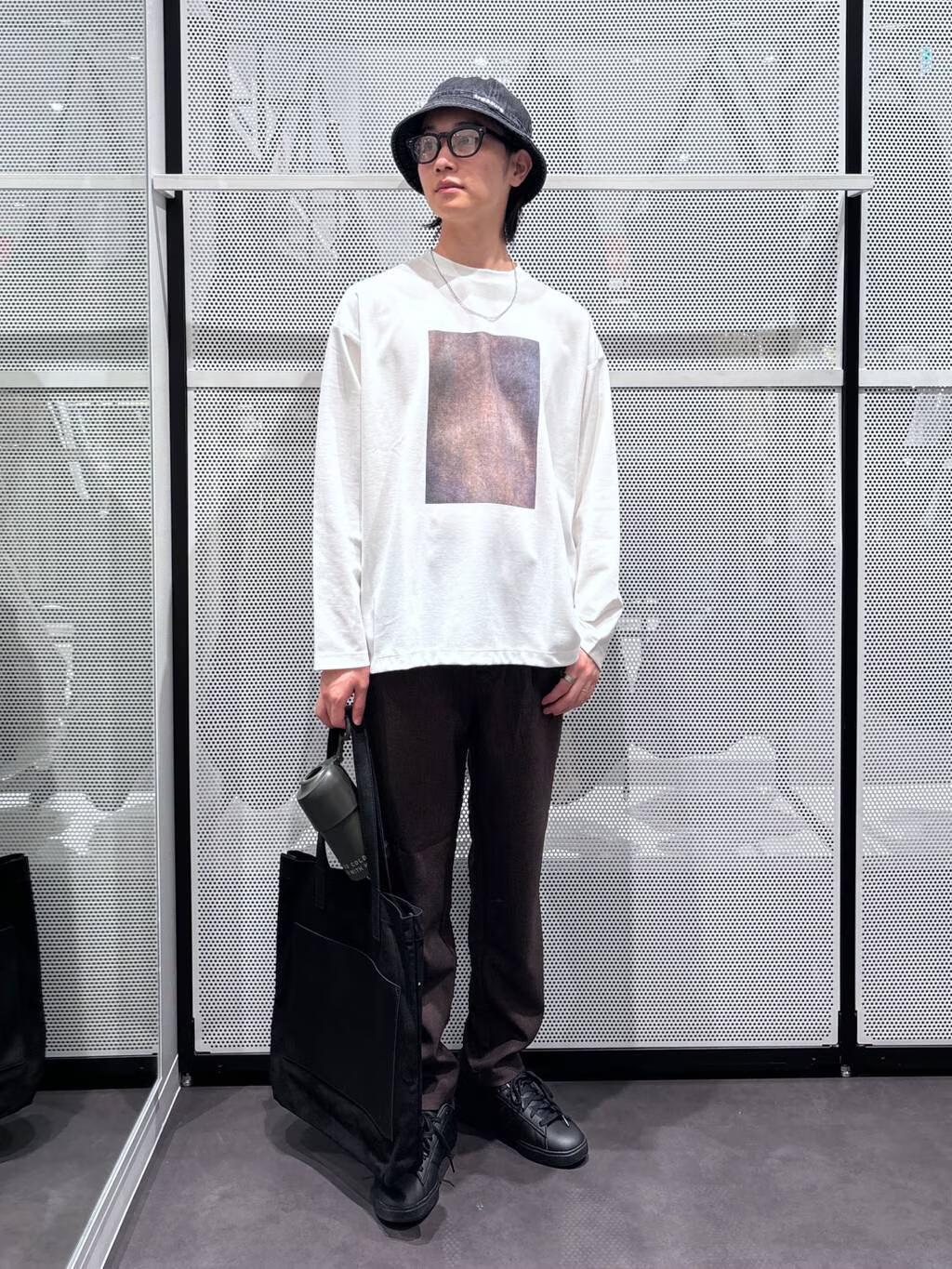 LAKOLEのアートグラフィックプリント長袖を使ったコーディネートを紹介します。｜Rakuten Fashion(楽天ファッション／旧楽天ブランドアベニュー)4642166