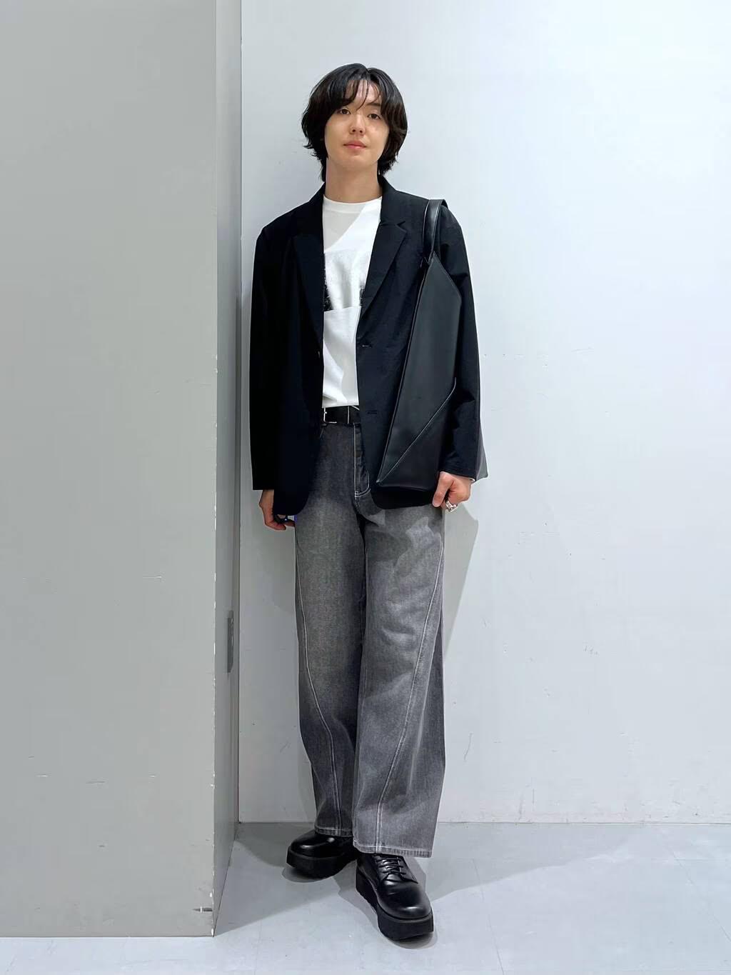 LAKOLEの箔プリントT長袖を使ったコーディネートを紹介します。｜Rakuten Fashion(楽天ファッション／旧楽天ブランドアベニュー)4642168