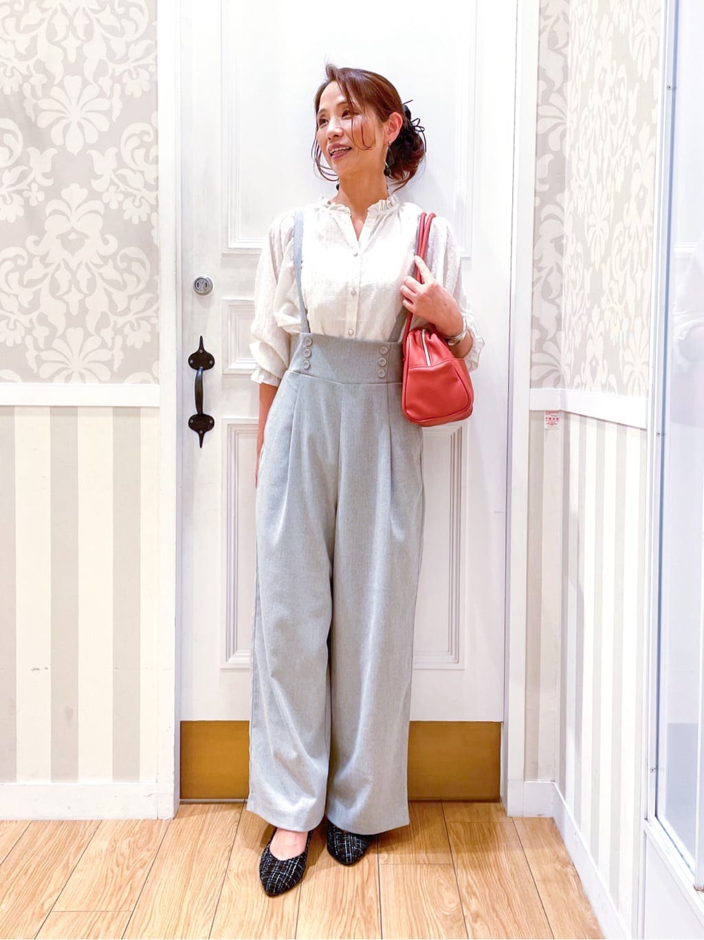 groveの2WAYショルダーストラップワイドパンツを使ったコーディネートを紹介します。｜Rakuten Fashion(楽天ファッション／旧楽天ブランドアベニュー)4647525