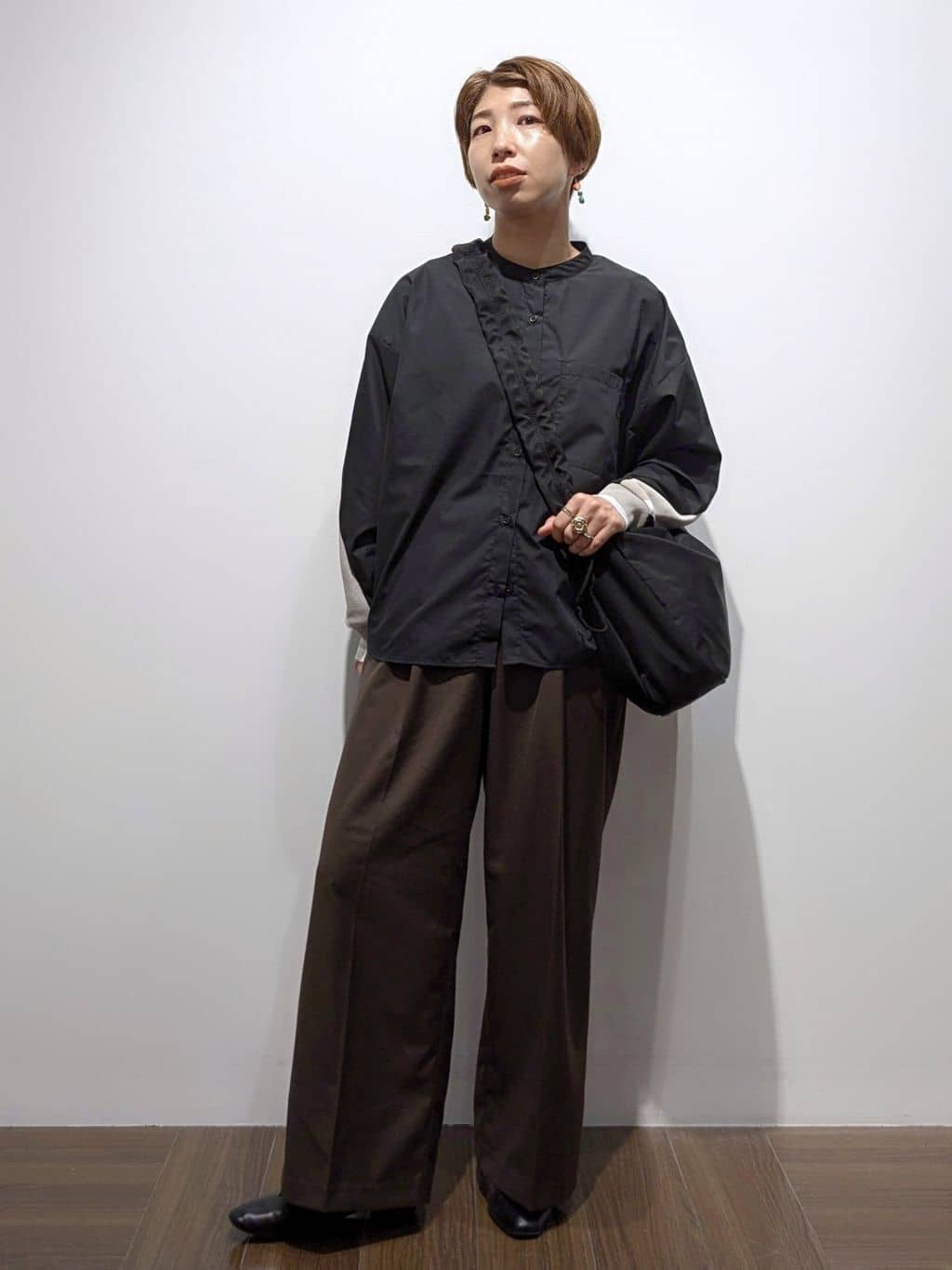 THE SHOP TKのバックリブ切り替えシャツを使ったコーディネートを紹介します。｜Rakuten Fashion(楽天ファッション／旧楽天ブランドアベニュー)4648061
