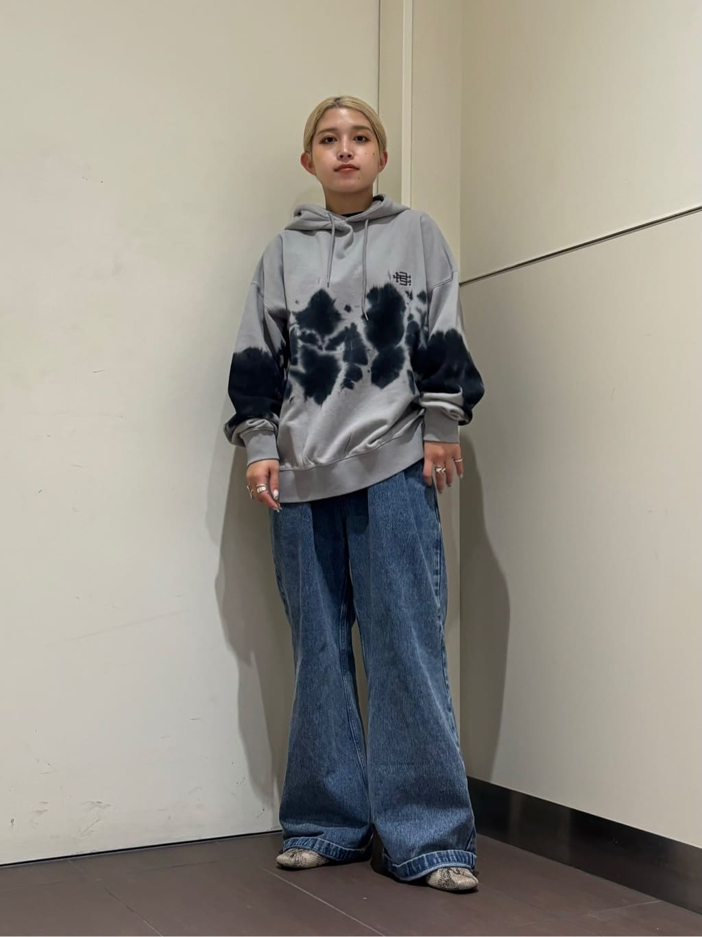 tk.TAKEO KIKUCHIのヴィンテージライクパーカーを使ったコーディネートを紹介します。｜Rakuten Fashion(楽天ファッション／旧楽天ブランドアベニュー)4648371