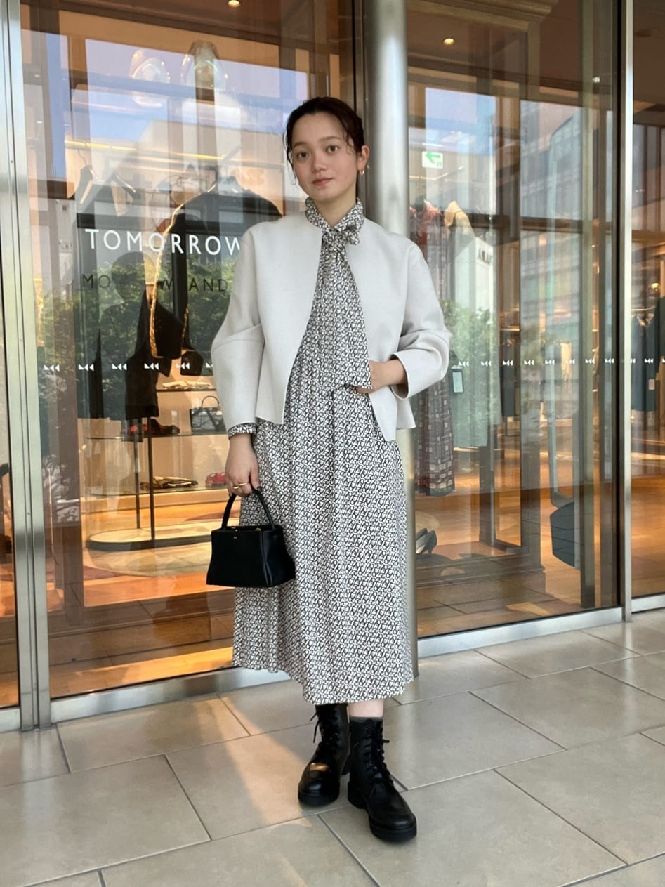 TOMORROWLANDのニードルジャージー バックペプラムジャケットを使った  