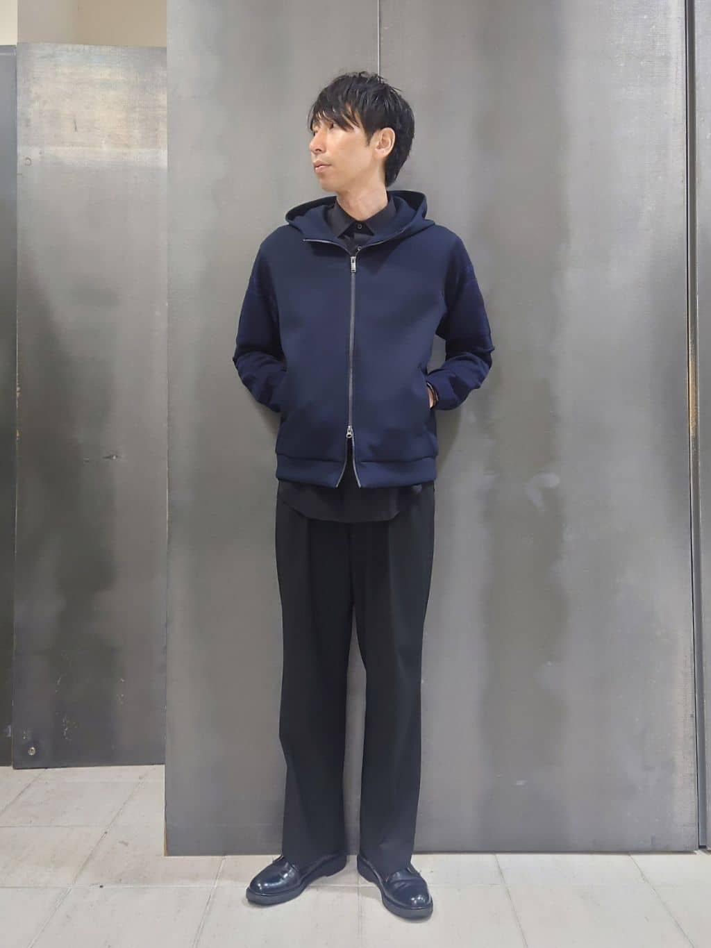 TAKEO KIKUCHIの【Made in JAPAN】ニットスリーブ ジップアップ パーカを使ったコーディネートを紹介します。｜Rakuten Fashion(楽天ファッション／旧楽天ブランドアベニュー)4654296