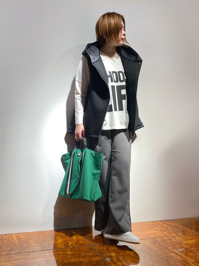 LASUDのラインテープ2WAY巾着トートバッグを使ったコーディネートを紹介します。｜Rakuten Fashion(楽天ファッション／旧楽天ブランドアベニュー)4654675