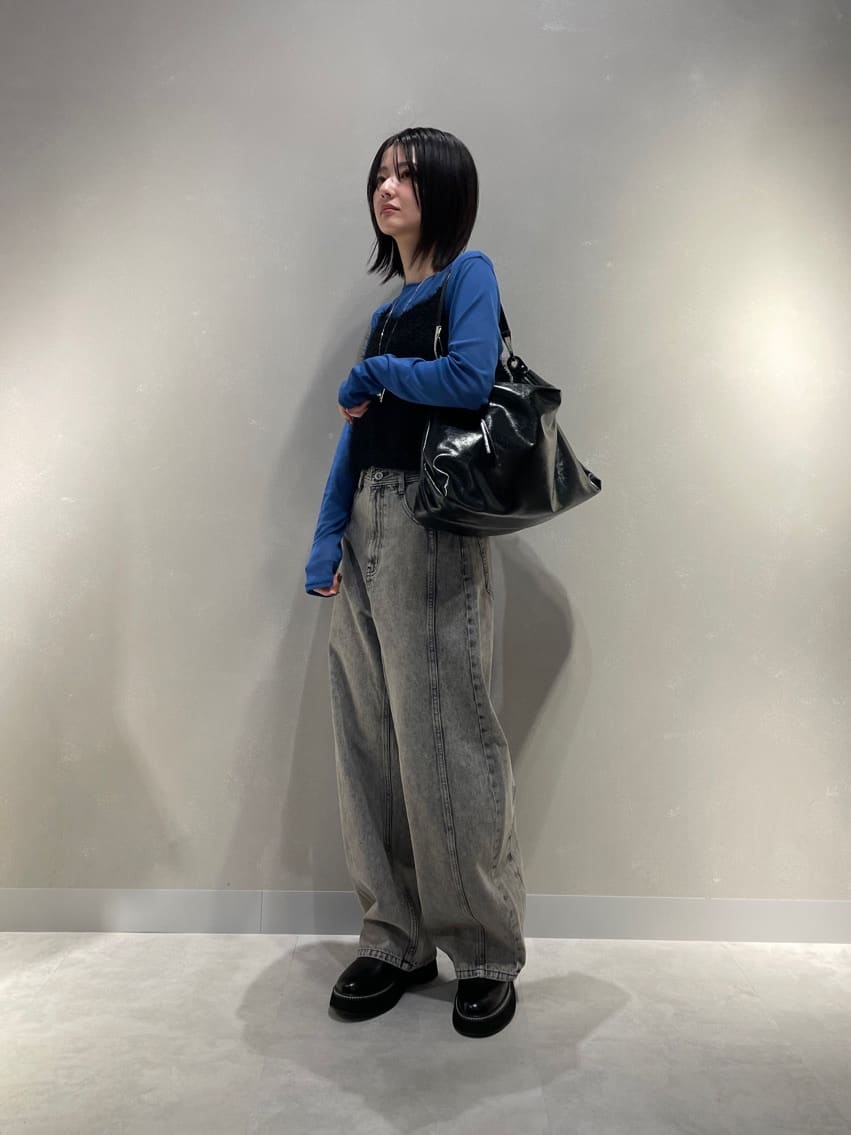 LASUDのオーバーダイカーブデニムパンツを使ったコーディネートを紹介します。｜Rakuten Fashion(楽天ファッション／旧楽天ブランドアベニュー)4655554