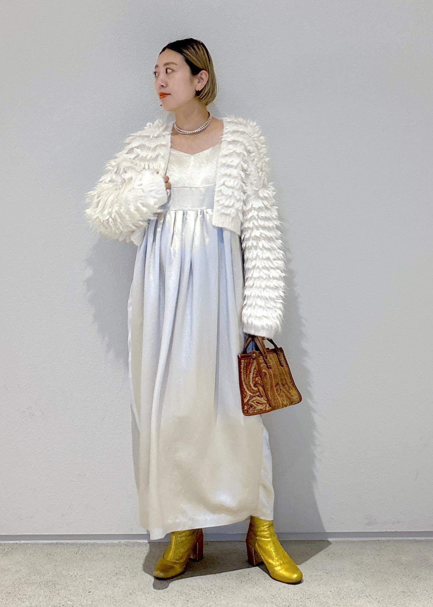 ROPE'のヘビーサテンキャミワンピースを使ったコーディネートを紹介します。｜Rakuten Fashion(楽天ファッション／旧楽天ブランドアベニュー)4691841