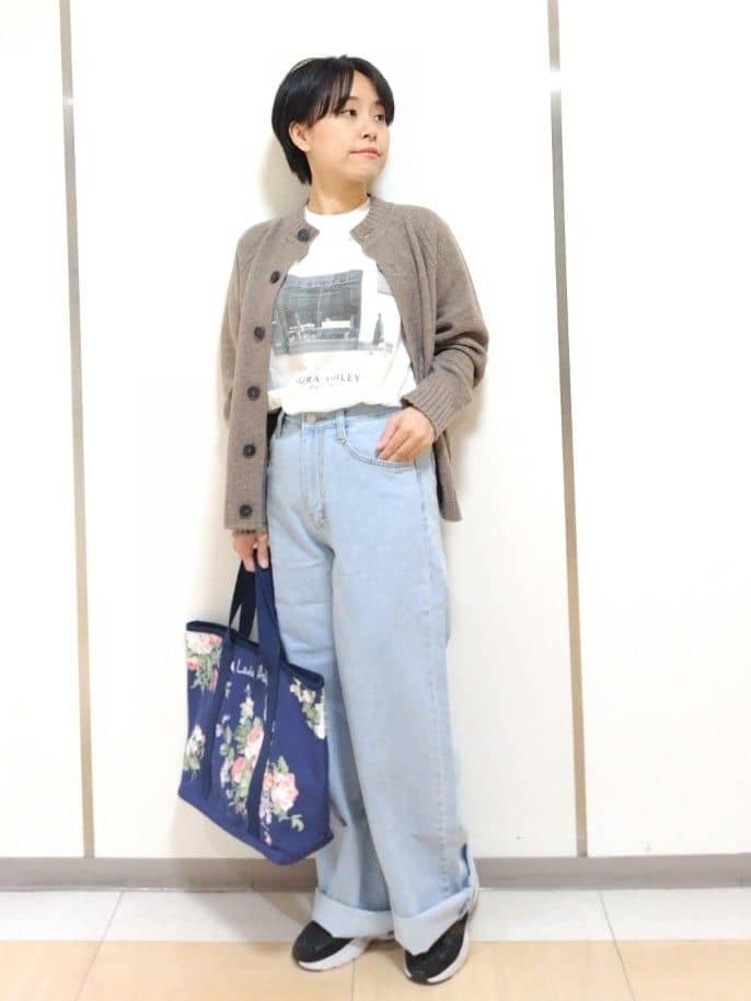 LAURA ASHLEYの【STORY掲載!/大人気!日本製/Laura Ashley ヒストリーフォト】 第一号店 フォトTシャツを使ったコーディネートを紹介します。｜Rakuten Fashion(楽天ファッション／旧楽天ブランドアベニュー)4659817