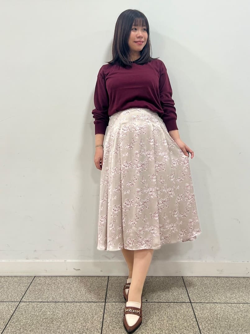 LAURA ASHLEYの【ウエストゴム/3colors/同柄アイテムあり】ポリントン ローゼズ柄 サテンスカートを使ったコーディネートを紹介します。｜Rakuten Fashion(楽天ファッション／旧楽天ブランドアベニュー)4666188