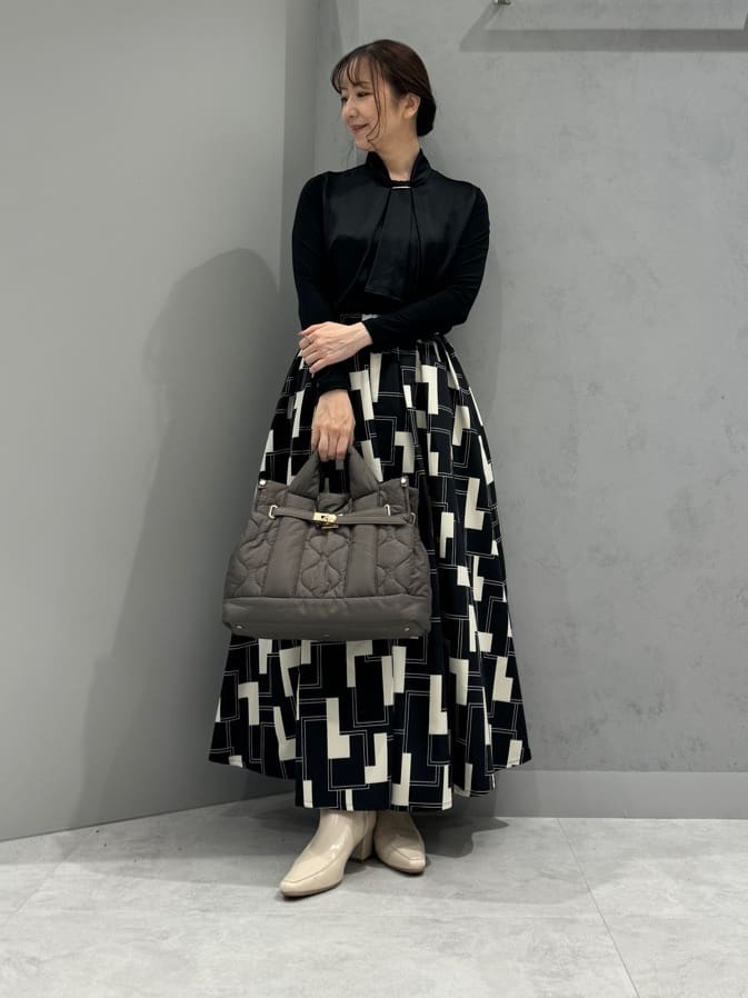 Vinのサテン×カットソーボウタイブラウスを使ったコーディネートを紹介します。｜Rakuten Fashion(楽天ファッション／旧楽天ブランドアベニュー)4672472