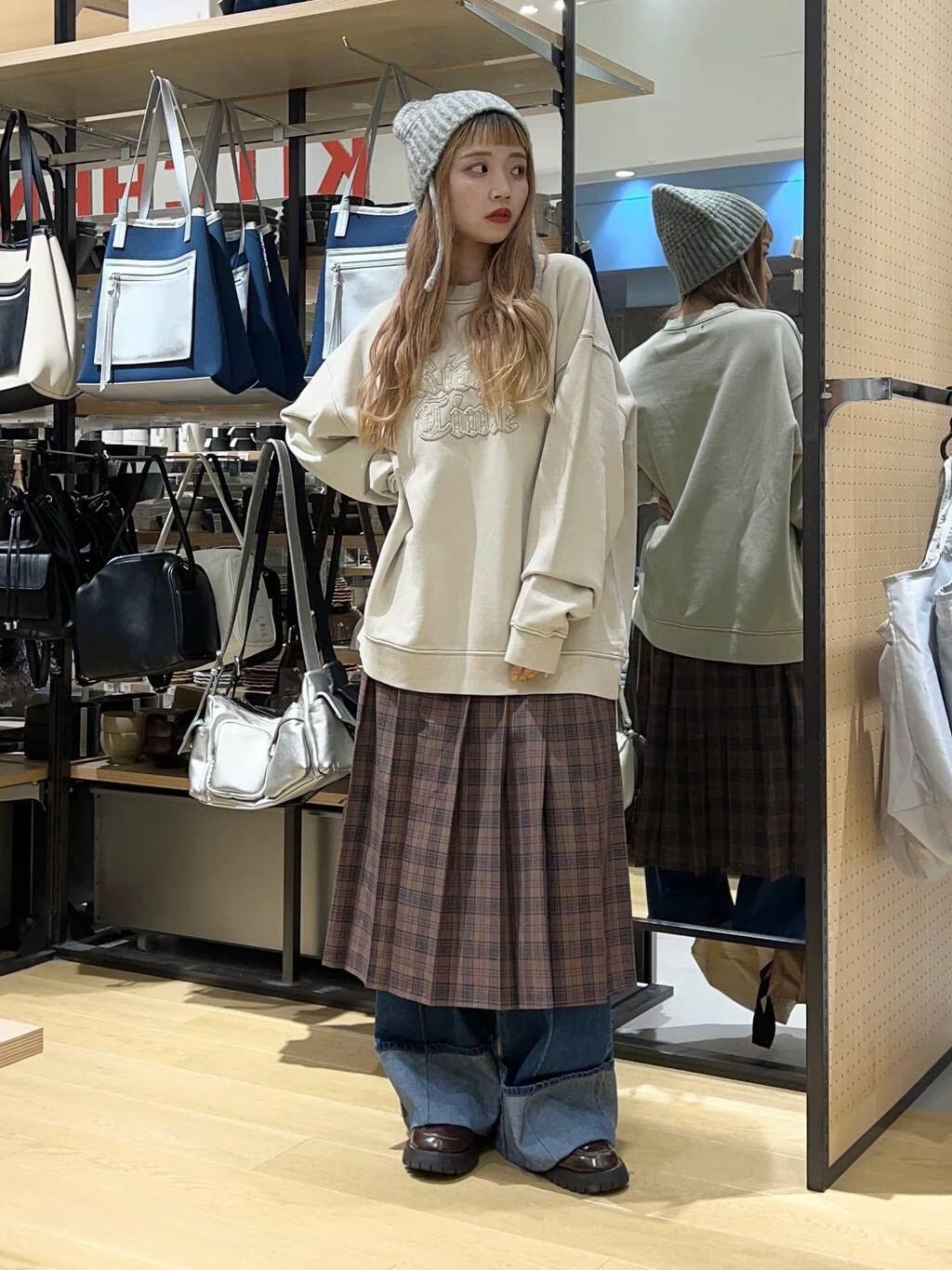 LAKOLEのピグメントパッチロゴプルオーバーを使ったコーディネートを紹介します。｜Rakuten Fashion(楽天ファッション／旧楽天ブランドアベニュー)4674857