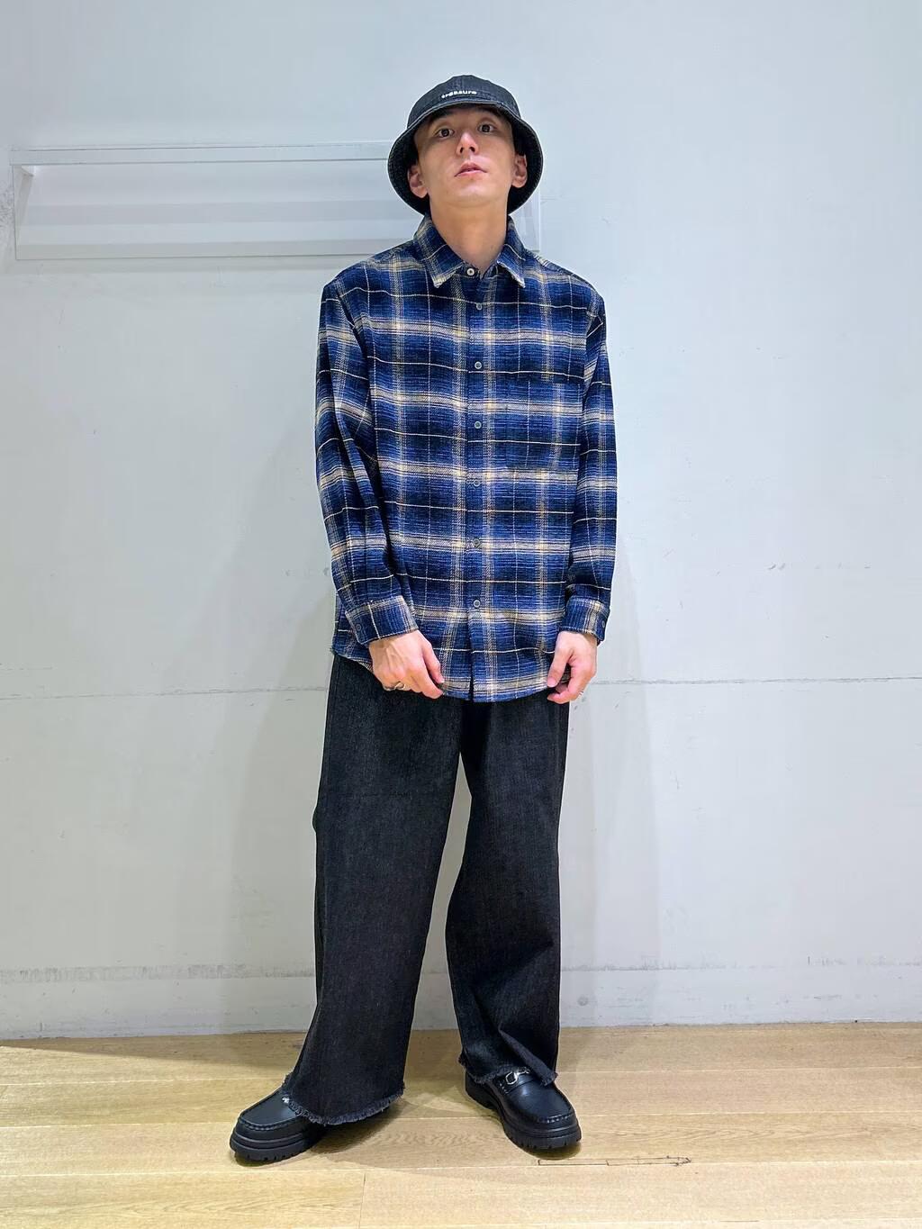 LAKOLEのカットオフデニムパンツを使ったコーディネートを紹介します。｜Rakuten Fashion(楽天ファッション／旧楽天ブランドアベニュー)4675064