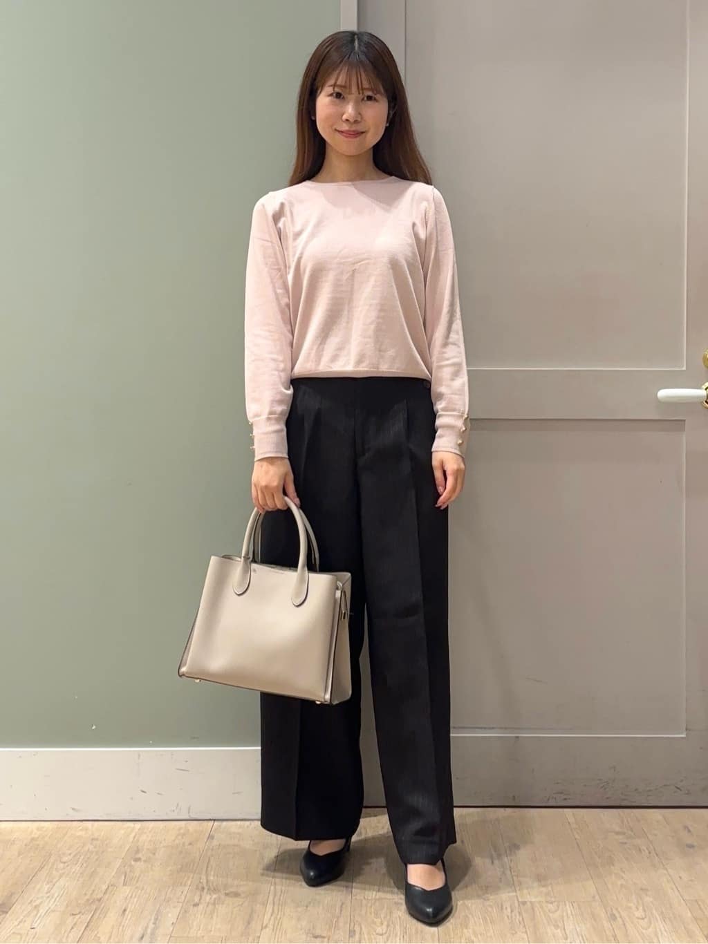 groveの袖ボタンクルーネックプルオーバーを使ったコーディネートを紹介します。｜Rakuten Fashion(楽天ファッション／旧楽天ブランドアベニュー)4676045