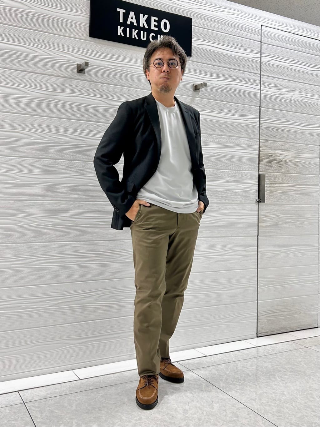 TAKEO KIKUCHIの【オフィスカジュアル対応】ドレス チノパンツを使ったコーディネートを紹介します。｜Rakuten Fashion(楽天ファッション／旧楽天ブランドアベニュー)4680175