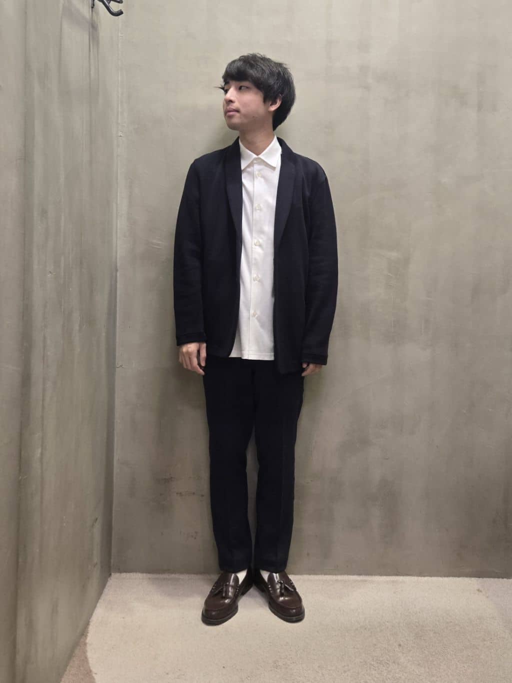 TAKEO KIKUCHIの【尾州織】ショールカラー カーディガン ジャケットを使ったコーディネートを紹介します。｜Rakuten Fashion(楽天ファッション／旧楽天ブランドアベニュー)4683869