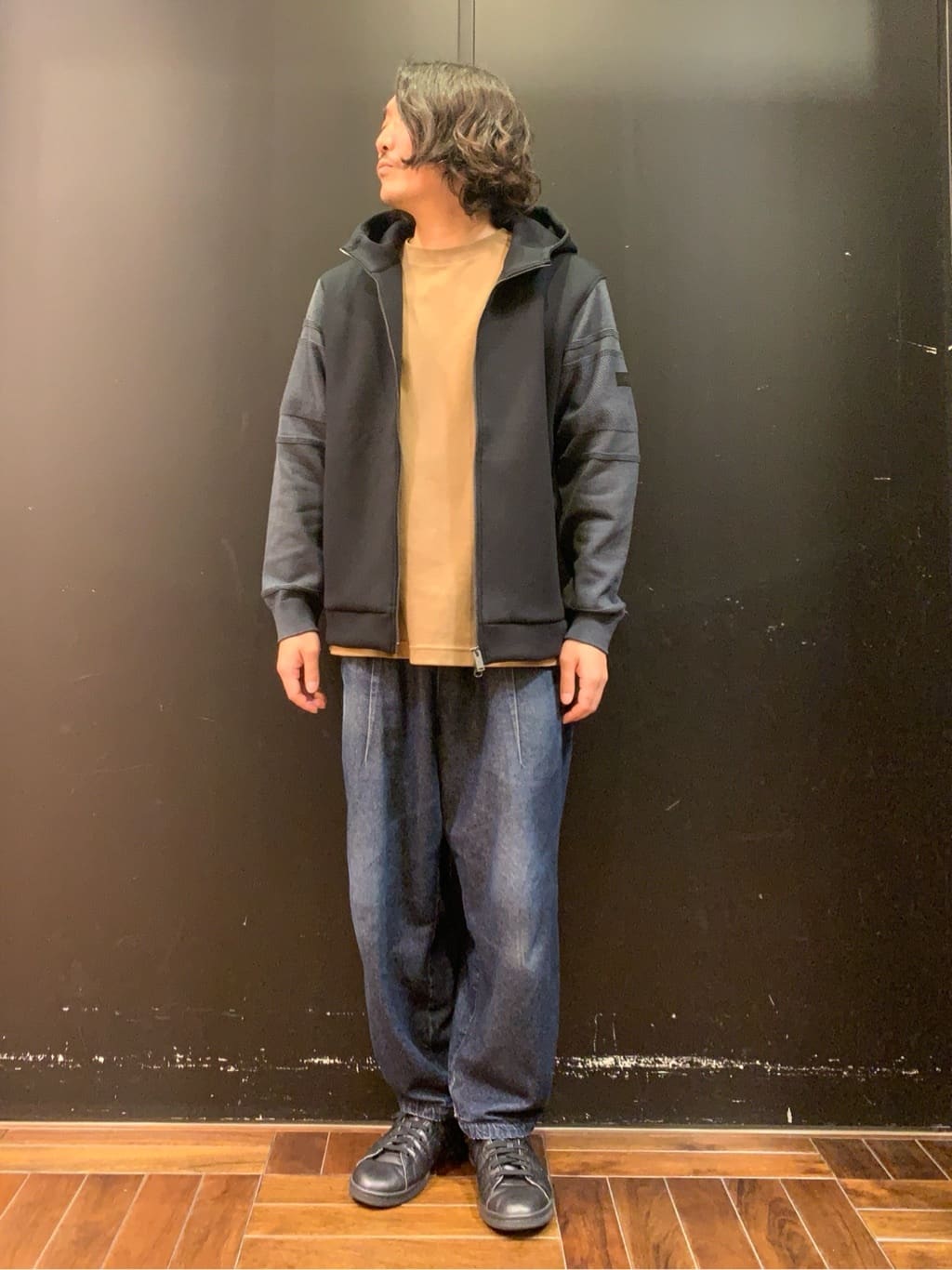 TAKEO KIKUCHIの【Made in JAPAN】ニットスリーブ ジップアップ パーカを使ったコーディネートを紹介します。｜Rakuten Fashion(楽天ファッション／旧楽天ブランドアベニュー)4684515