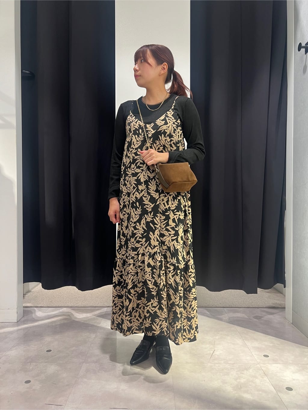 Vinのリーフパターンキャミワンピースを使ったコーディネートを紹介します。｜Rakuten Fashion(楽天ファッション／旧楽天ブランドアベニュー)4684519