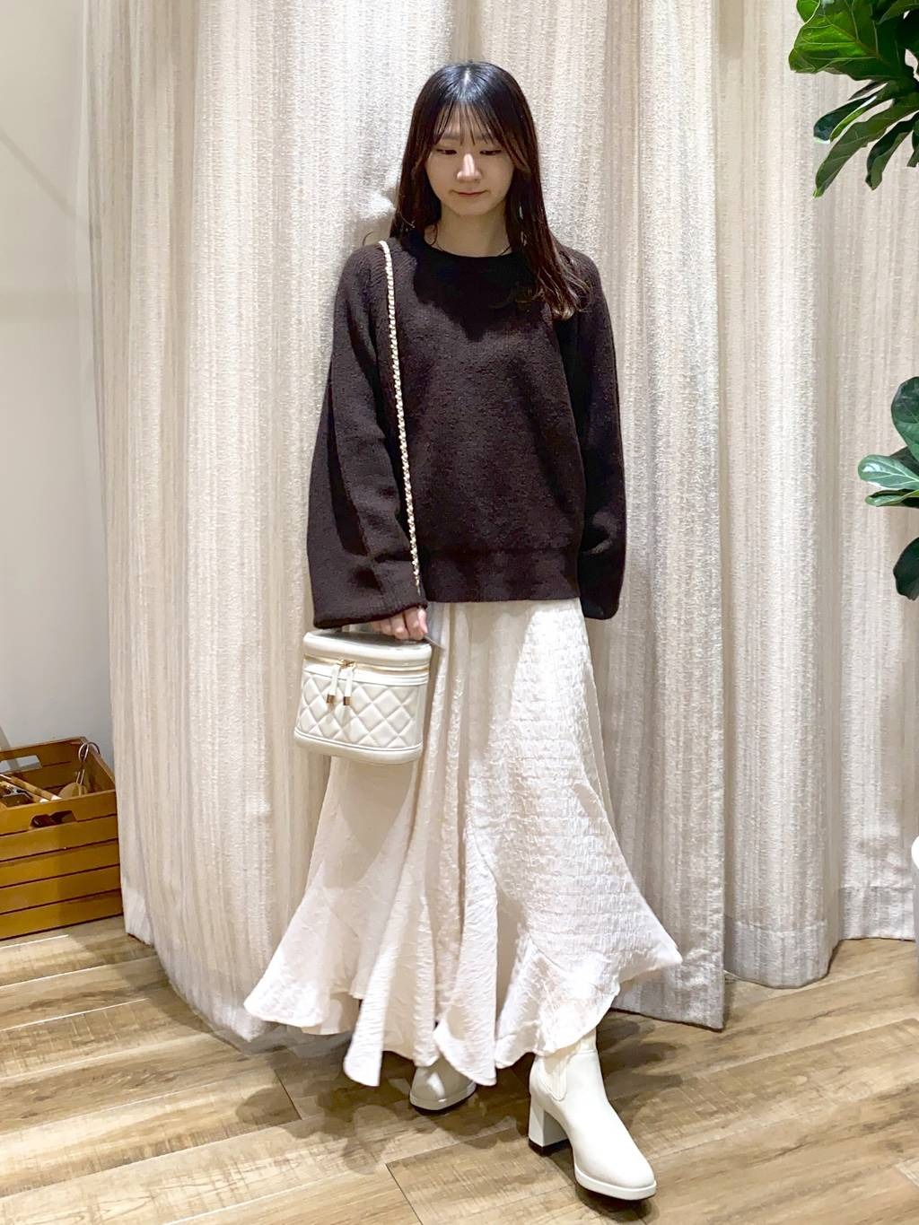mysty womanの【WEB限定】アイスクリームクルーニットを使ったコーディネートを紹介します。｜Rakuten Fashion(楽天ファッション／旧楽天ブランドアベニュー)4687185