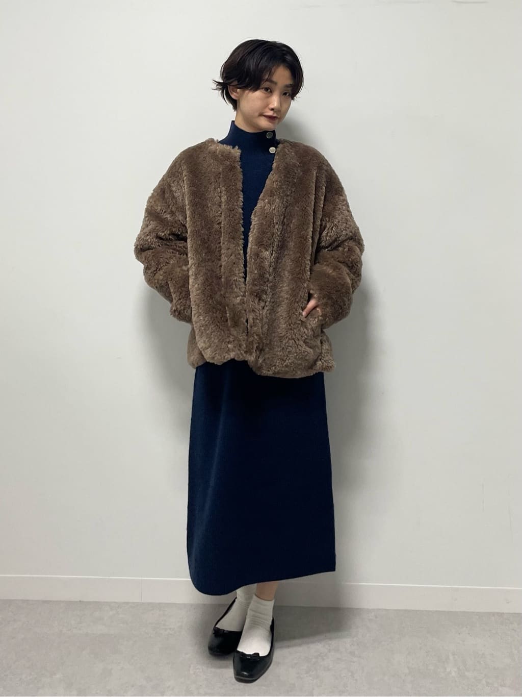 NANO universeのカーリングフェイクファーノーカラーブルゾンを使ったコーディネートを紹介します。｜Rakuten Fashion(楽天ファッション／旧楽天ブランドアベニュー)4689596
