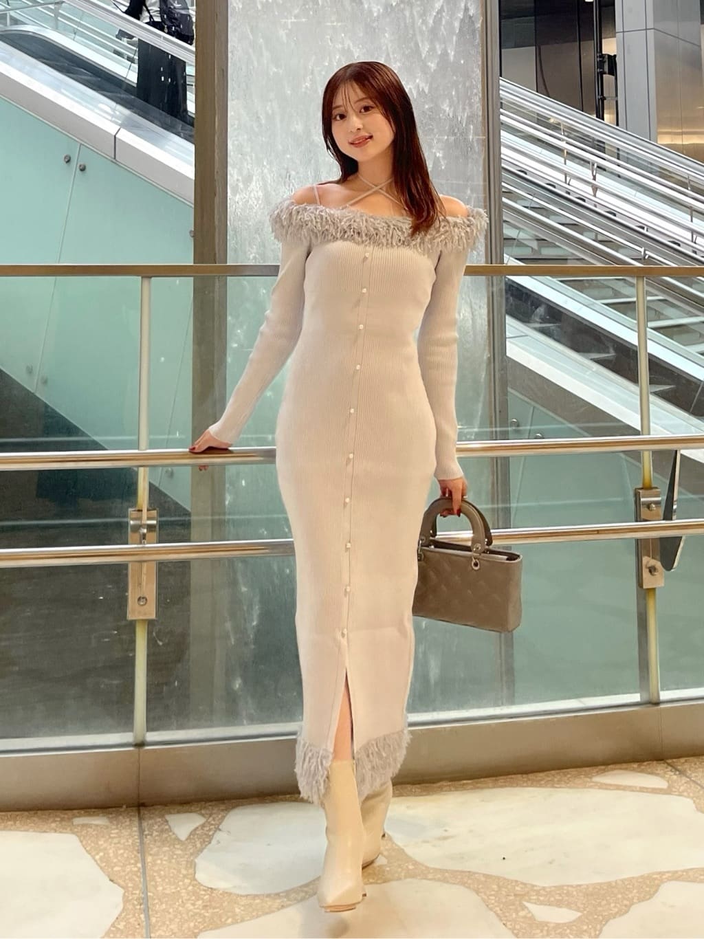 riendaフェイクファーオフショルタイトニットワンピース